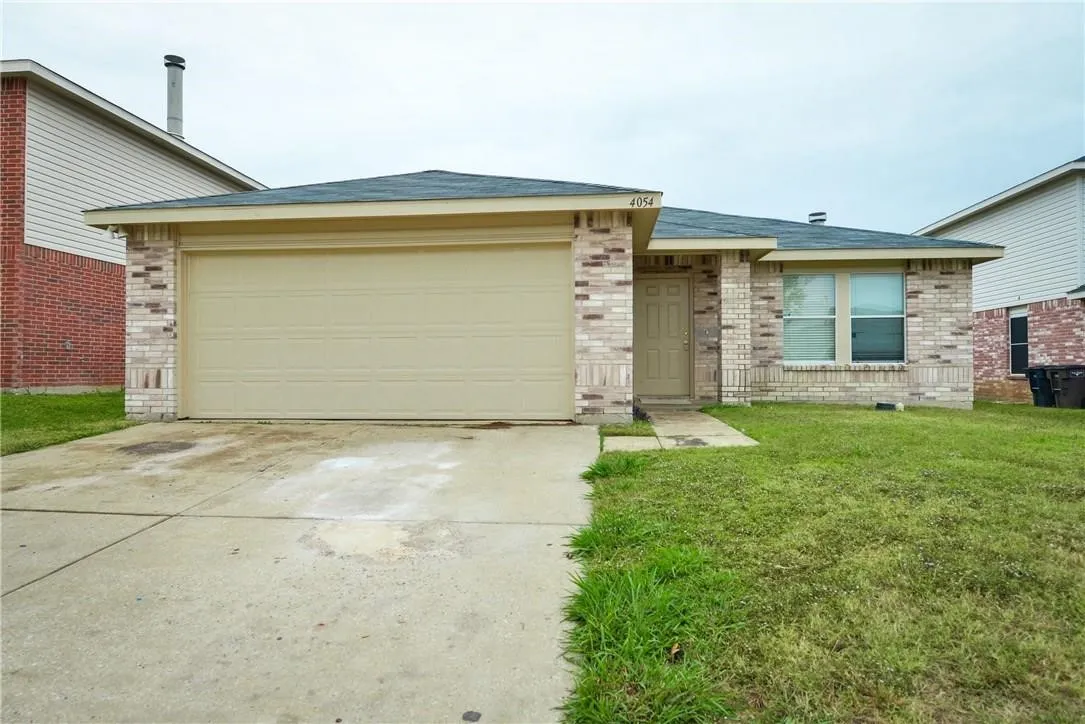 Single Family Residence For Sale in Tarrant County , 4054 Gray Fox Drive, Fort Worth, Texas 76123, 3 Bedroom, 2 Bathroom, 2 Garage spaces, 1,868 Sqft, built in 2002, mls#21360538, Real Estate Agent in Fort Worth, Homes For Sale in Tarrant county, Homes For Sale in Fort Worth, Realtor in Fort Worth Texas, Real Estate Brokerage Independent Realty Texas, Luminita Cordes Realtor