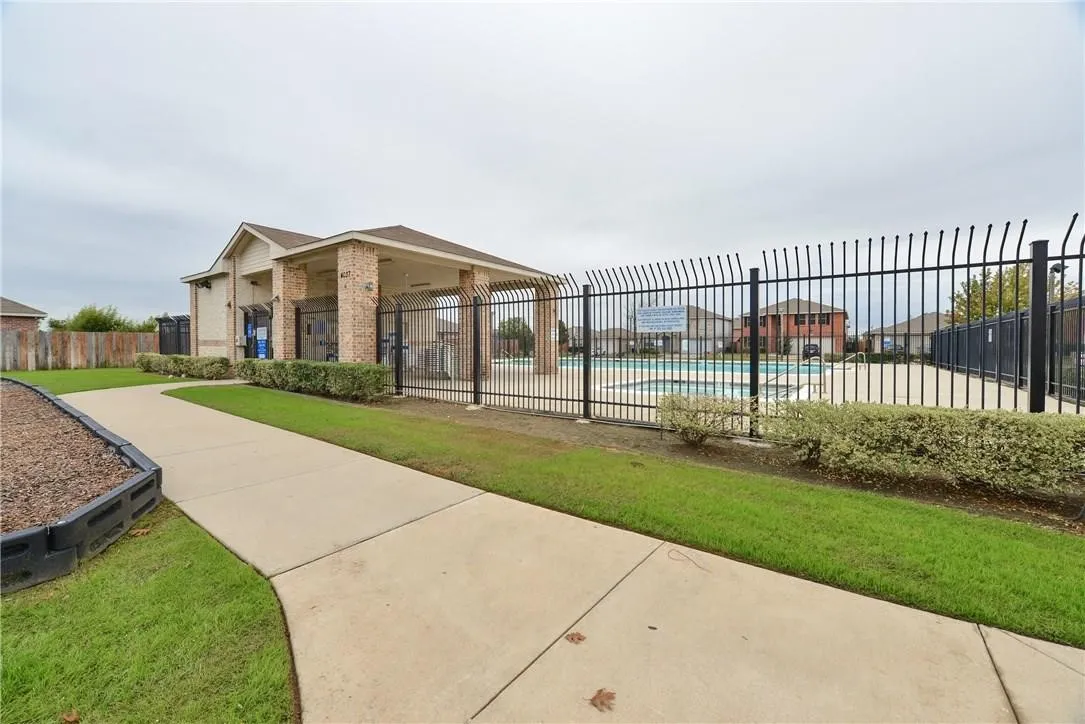 Single Family Residence For Sale in Tarrant County , 4054 Gray Fox Drive, Fort Worth, Texas 76123, 3 Bedroom, 2 Bathroom, 2 Garage spaces, 1,868 Sqft, built in 2002, mls#21360538, Real Estate Agent in Fort Worth, Homes For Sale in Tarrant county, Homes For Sale in Fort Worth, Realtor in Fort Worth Texas, Real Estate Brokerage Independent Realty Texas, Luminita Cordes Realtor