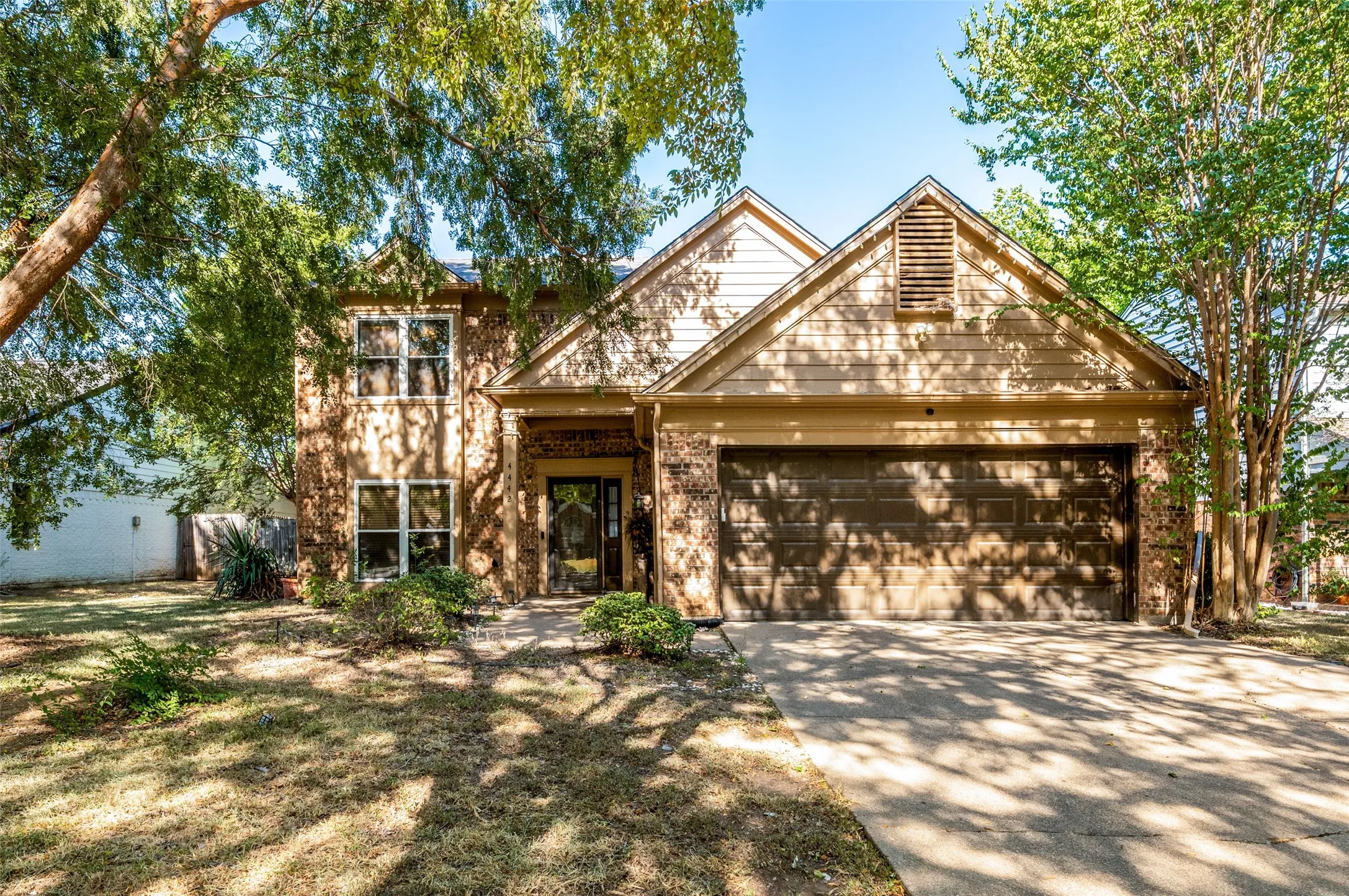 Single Family Residence For Sale in Dallas County , 4442 Mercer Street, Grand Prairie, Texas 75052, 4 Bedroom, 3 Bathroom, 2 Garage spaces, 2,050 Sqft, built in 1986, mls#21360303, Real Estate Agent in Grand Prairie, Homes For Sale in Dallas county, Homes For Sale in Grand Prairie, Realtor in Grand Prairie Texas, Real Estate Brokerage Independent Realty Texas, Luminita Cordes Realtor