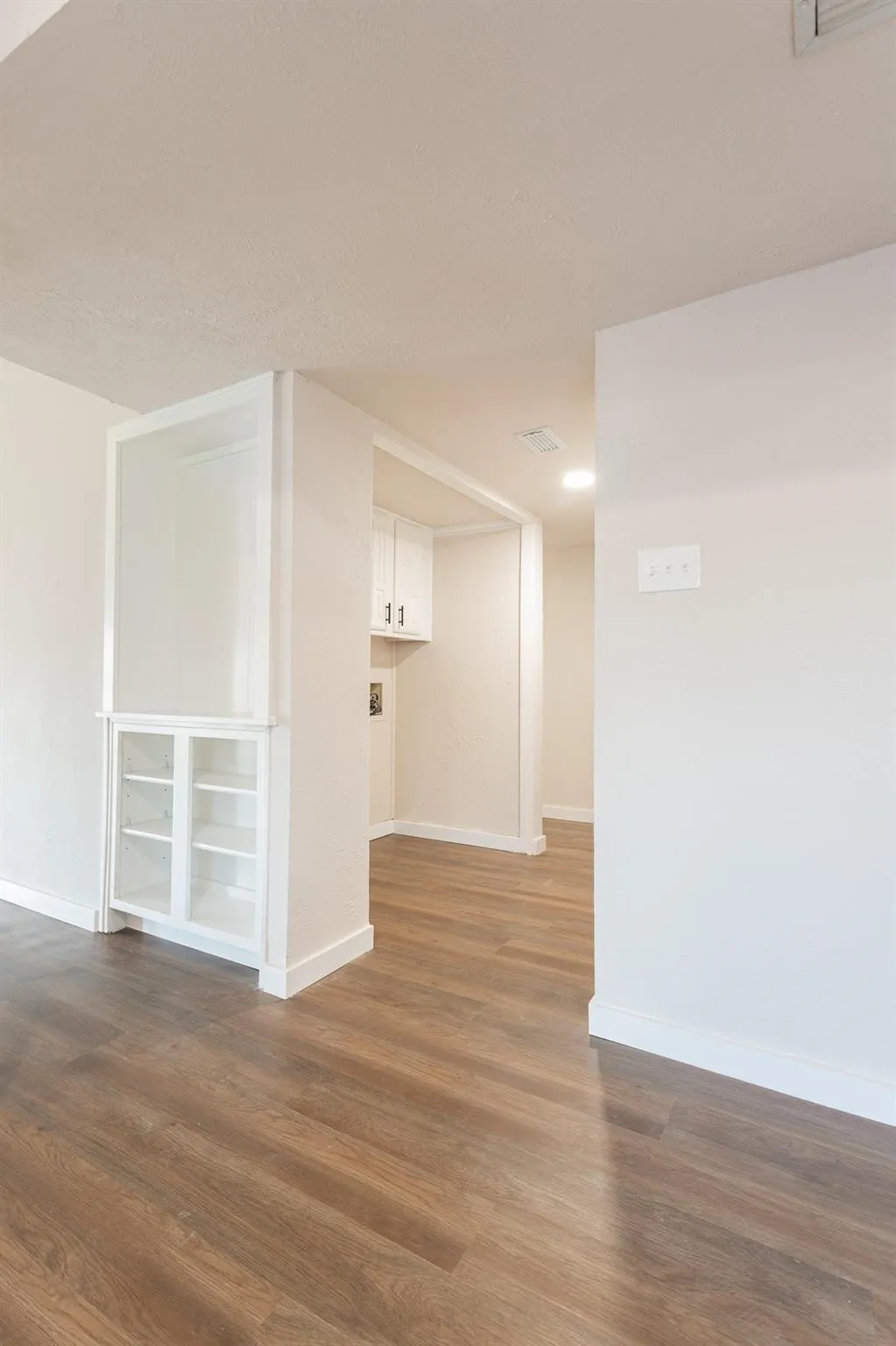Single Family Residence For Sale in Denton County , 5220 Pruitt Drive, The Colony, Texas 75056, 3 Bedroom, 2 Bathroom, 2 Garage spaces, 1,946 Sqft, built in 1983, mls#21360799, Real Estate Agent in The Colony, Homes For Sale in Denton county, Homes For Sale in The Colony, Realtor in The Colony Texas, Real Estate Brokerage Independent Realty Texas, Luminita Cordes Realtor
