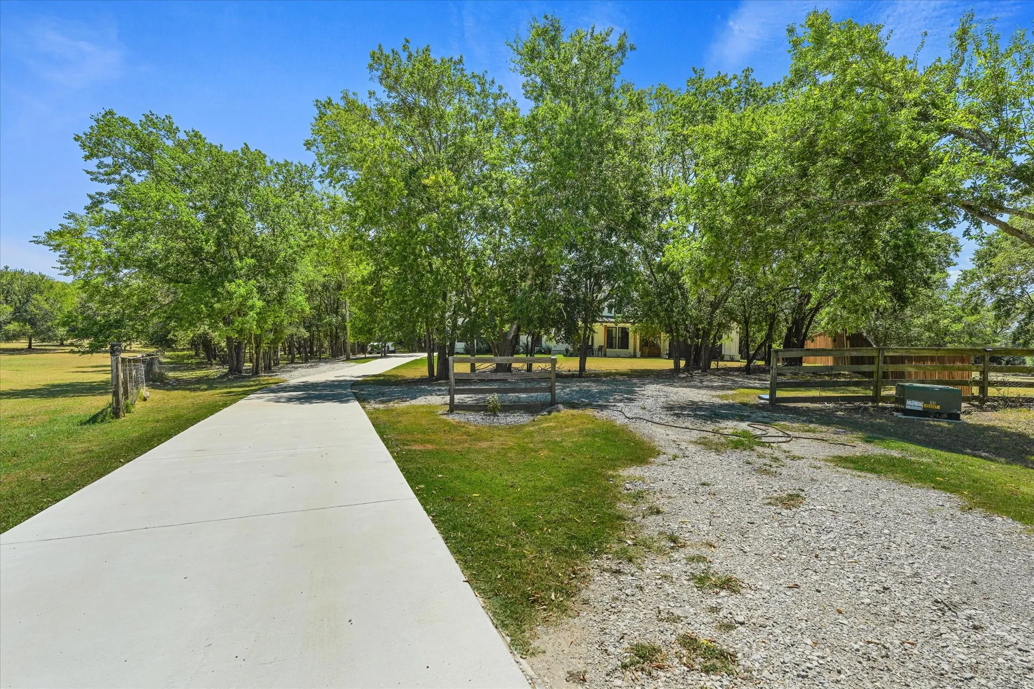 Single Family Residence For Sale in Hunt County , 9738 Mackenzie Brook, Royse City, Texas 75189, 4 Bedroom, 4 Bathroom, 2 Garage spaces, 2,527 Sqft, built in 2024, mls#21359694, Real Estate Agent in Royse City, Homes For Sale in Hunt county, Homes For Sale in Royse City, Realtor in Royse City Texas, Real Estate Brokerage Independent Realty Texas, Luminita Cordes Realtor