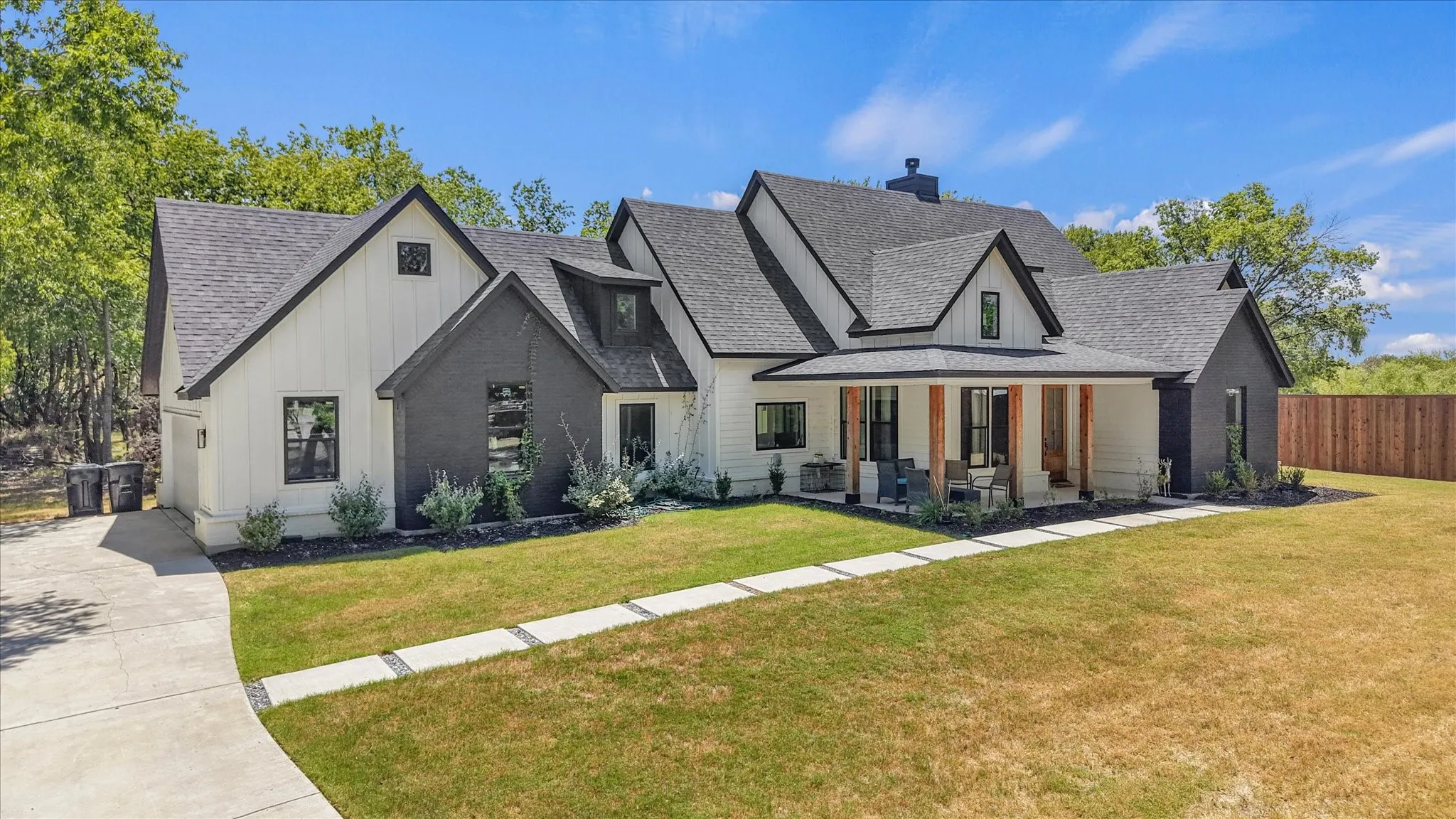 Single Family Residence For Sale in Hunt County , 9738 Mackenzie Brook, Royse City, Texas 75189, 4 Bedroom, 4 Bathroom, 2 Garage spaces, 2,527 Sqft, built in 2024, mls#21359694, Real Estate Agent in Royse City, Homes For Sale in Hunt county, Homes For Sale in Royse City, Realtor in Royse City Texas, Real Estate Brokerage Independent Realty Texas, Luminita Cordes Realtor