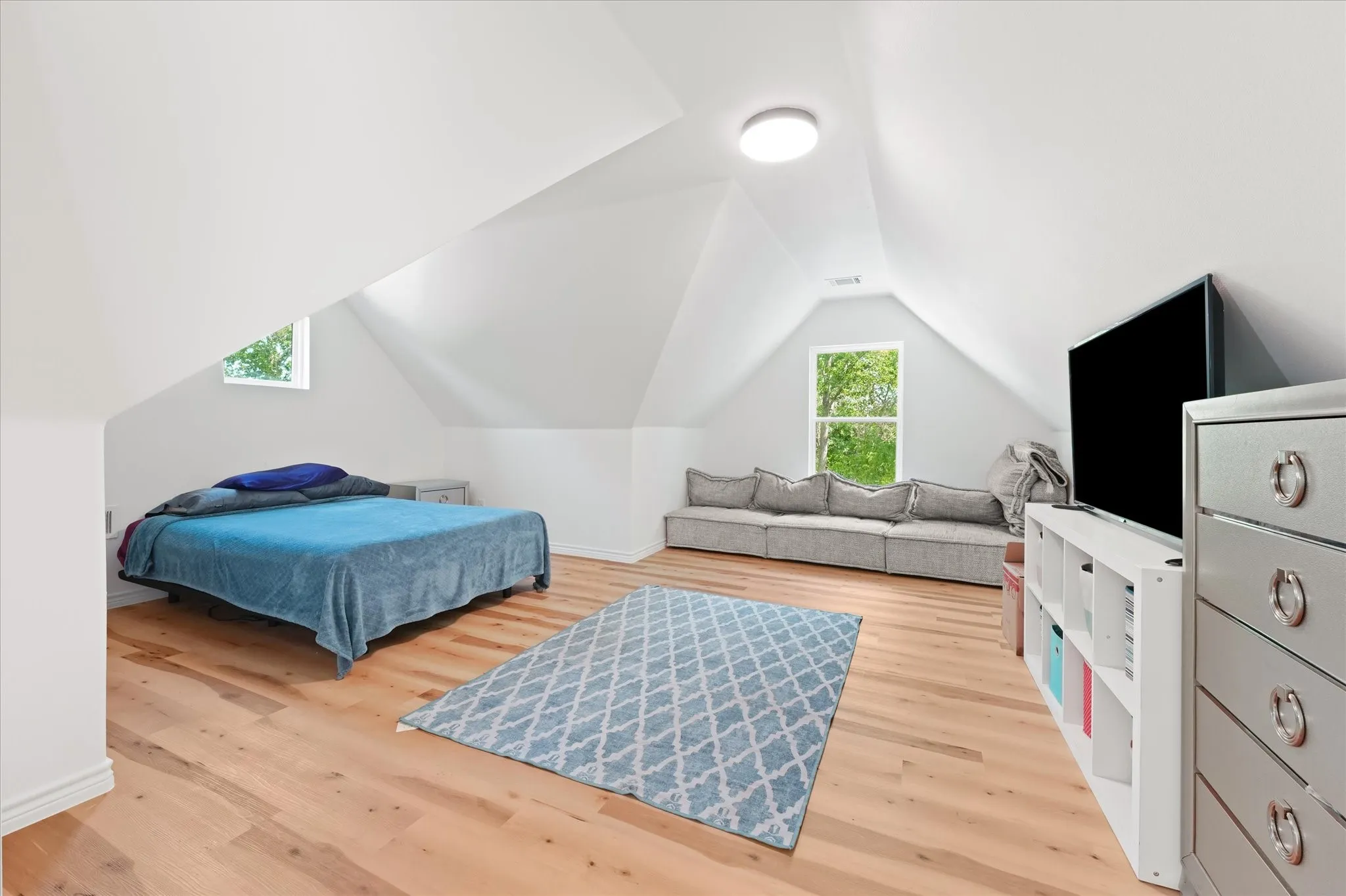 Vaulted ceilings, wood-finish flooring, white walls, bonus room/Suite