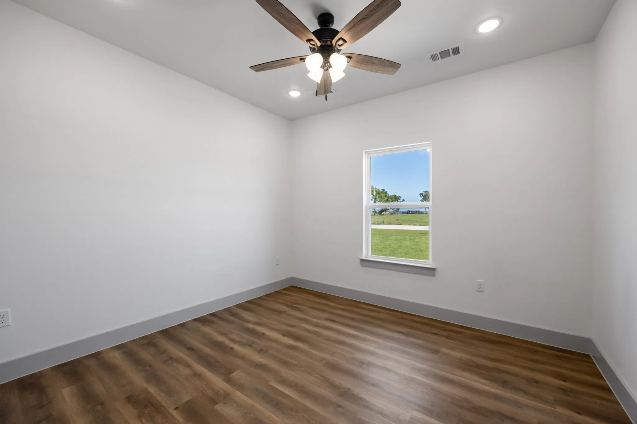 Single Family Residence For Sale in Hunt County , 429 Caro Drive, West Tawakoni, Texas 75474, 3 Bedroom, 2 Bathroom, Garage spaces, 1,300 Sqft, built in 2025, mls#21336560, Real Estate Agent in West Tawakoni, Homes For Sale in Hunt county, Homes For Sale in West Tawakoni, Realtor in West Tawakoni Texas, Real Estate Brokerage Independent Realty Texas, Luminita Cordes Realtor