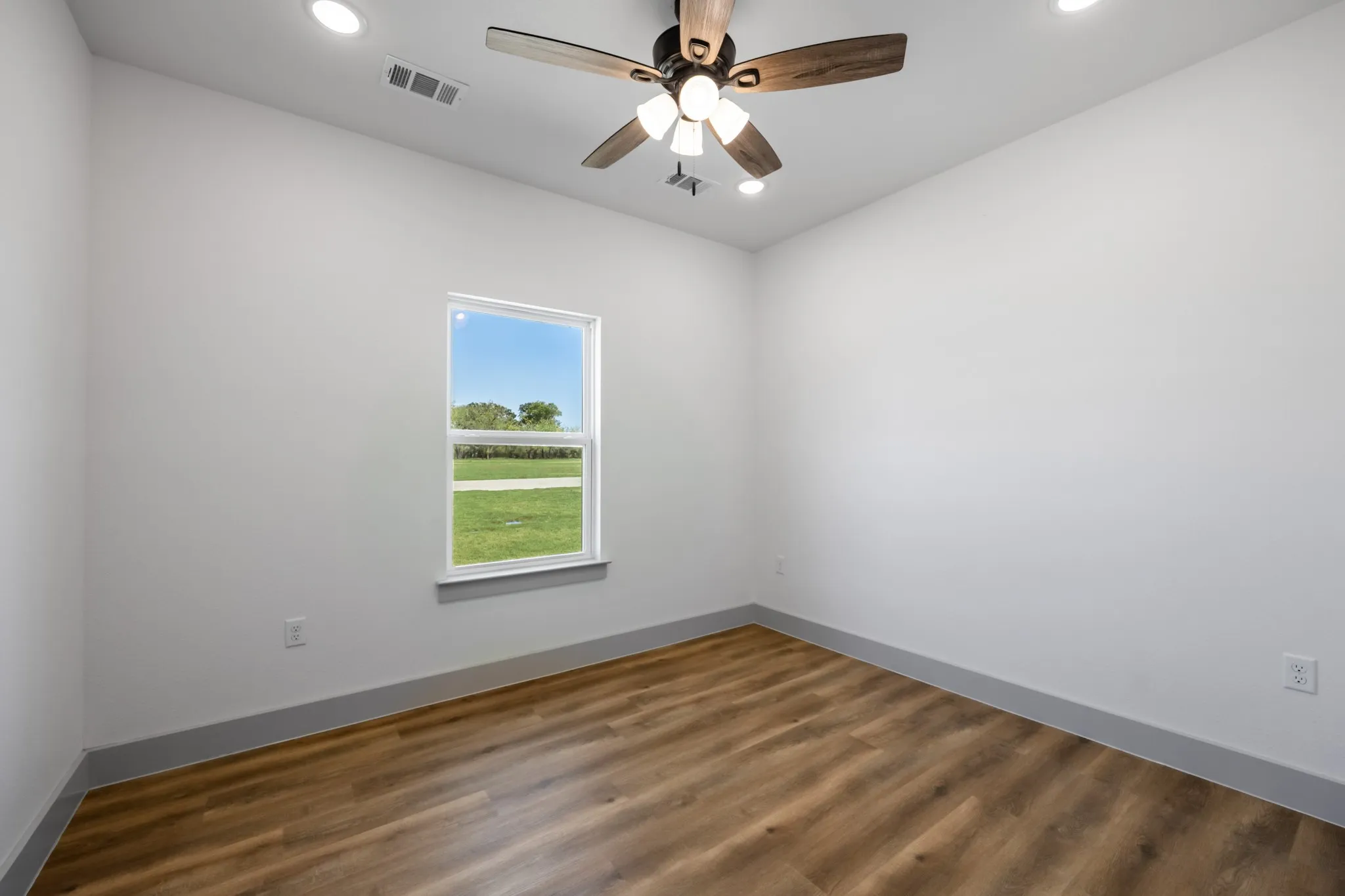 Single Family Residence For Sale in Hunt County , 429 Caro Drive, West Tawakoni, Texas 75474, 3 Bedroom, 2 Bathroom, Garage spaces, 1,300 Sqft, built in 2025, mls#21336560, Real Estate Agent in West Tawakoni, Homes For Sale in Hunt county, Homes For Sale in West Tawakoni, Realtor in West Tawakoni Texas, Real Estate Brokerage Independent Realty Texas, Luminita Cordes Realtor