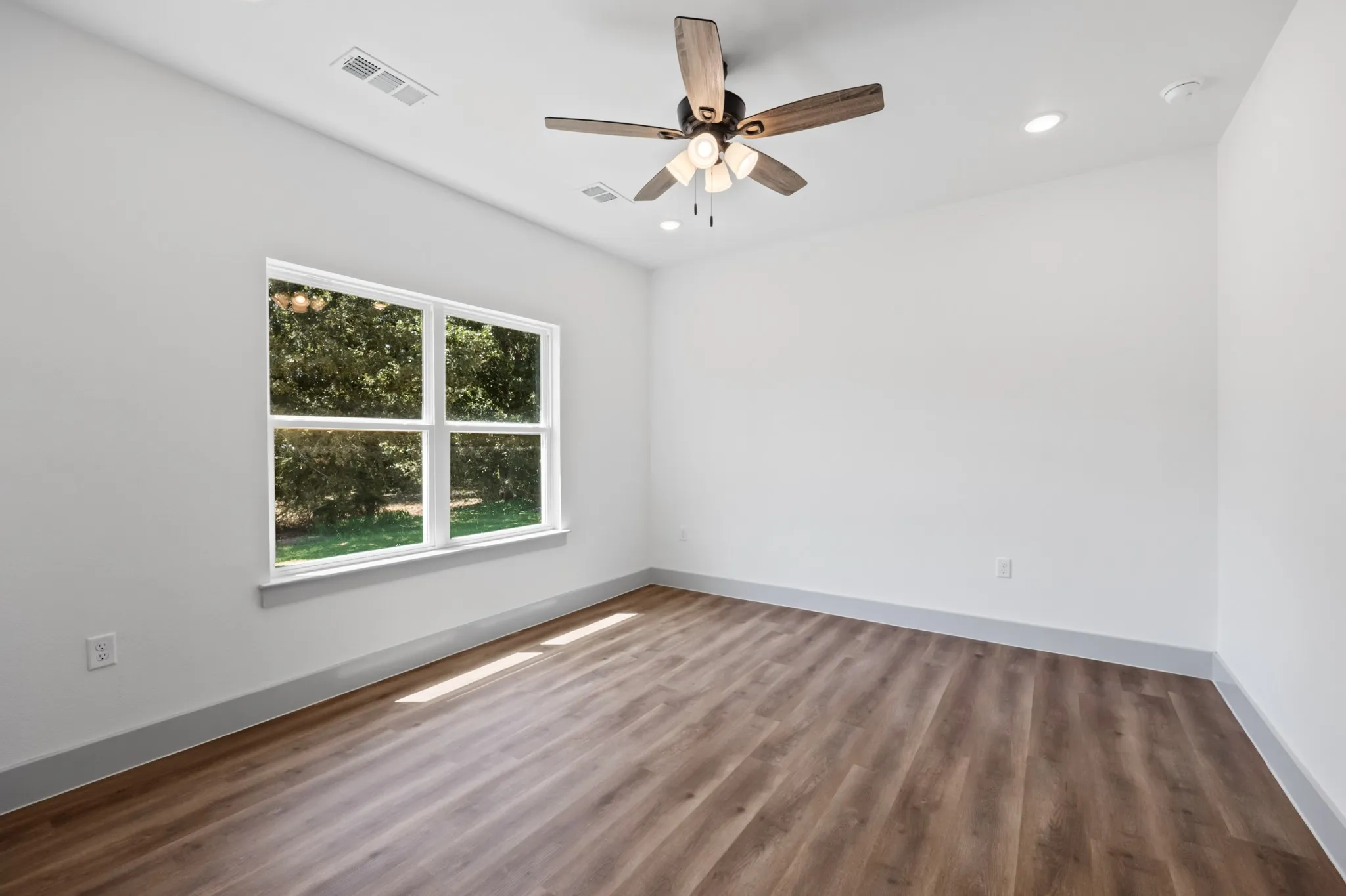 Single Family Residence For Sale in Hunt County , 429 Caro Drive, West Tawakoni, Texas 75474, 3 Bedroom, 2 Bathroom, Garage spaces, 1,300 Sqft, built in 2025, mls#21336560, Real Estate Agent in West Tawakoni, Homes For Sale in Hunt county, Homes For Sale in West Tawakoni, Realtor in West Tawakoni Texas, Real Estate Brokerage Independent Realty Texas, Luminita Cordes Realtor