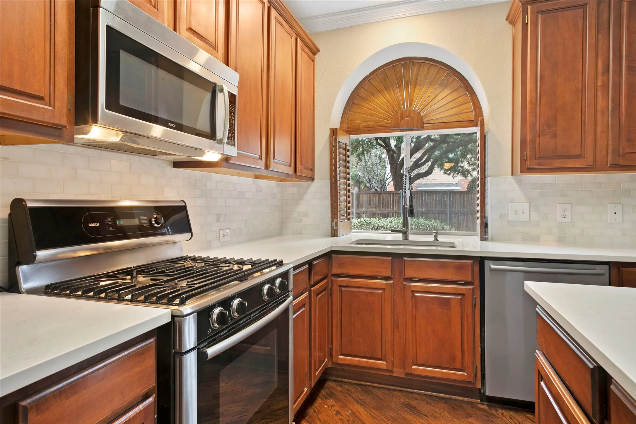 Single Family Residence For Rent in Dallas County , 3777 Meadowcreek Circle, Addison, Texas 75001, 3 Bedroom, 3 Bathroom, 2 Garage spaces, 1,949 Sqft, built in 1993, mls#21360809, Real Estate Agent in Addison, Homes For Rent in Dallas county, Homes For Rent in Addison, Realtor in Addison Texas, Real Estate Brokerage Independent Realty Texas, Luminita Cordes Realtor