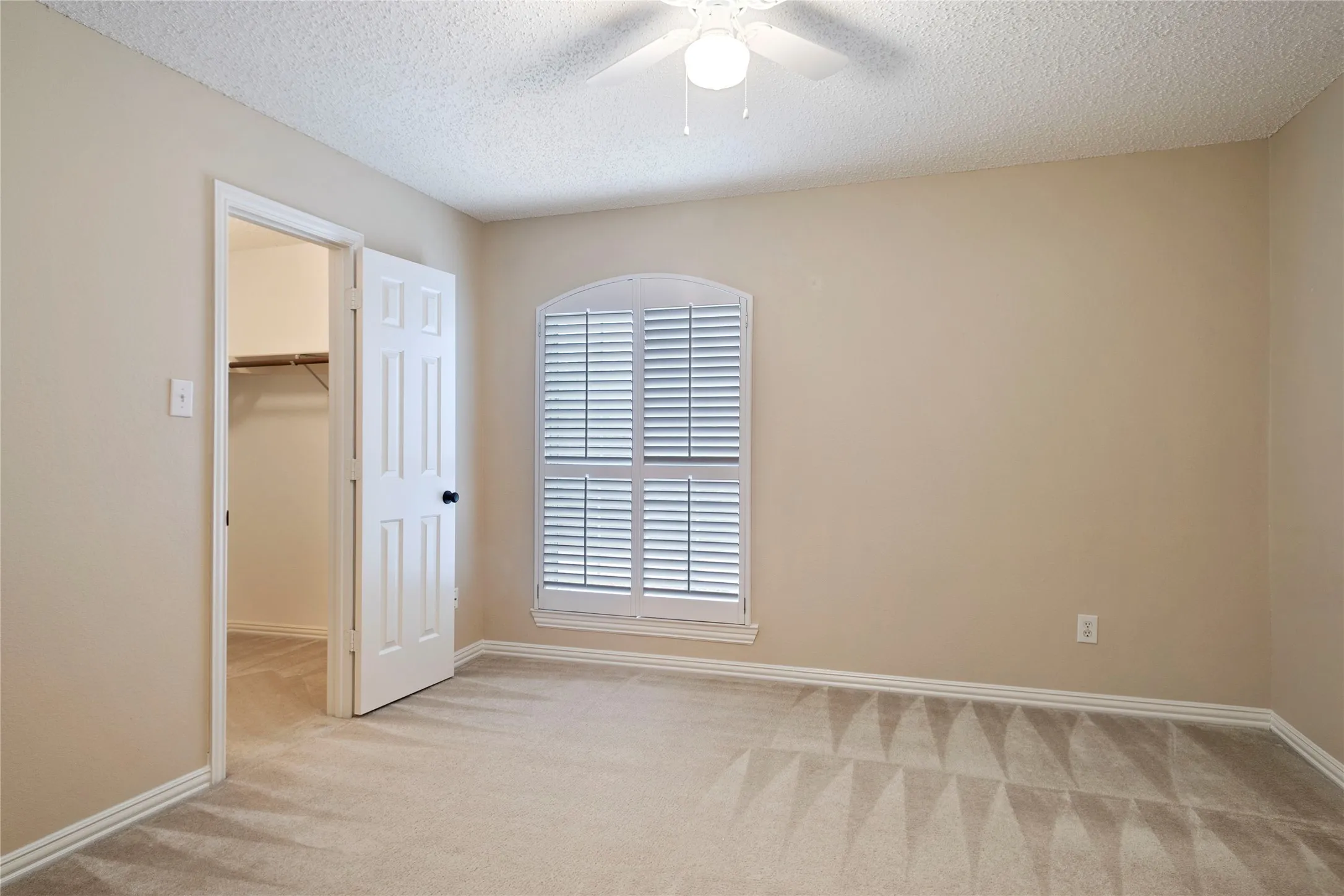 Single Family Residence For Rent in Dallas County , 3777 Meadowcreek Circle, Addison, Texas 75001, 3 Bedroom, 3 Bathroom, 2 Garage spaces, 1,949 Sqft, built in 1993, mls#21360809, Real Estate Agent in Addison, Homes For Rent in Dallas county, Homes For Rent in Addison, Realtor in Addison Texas, Real Estate Brokerage Independent Realty Texas, Luminita Cordes Realtor