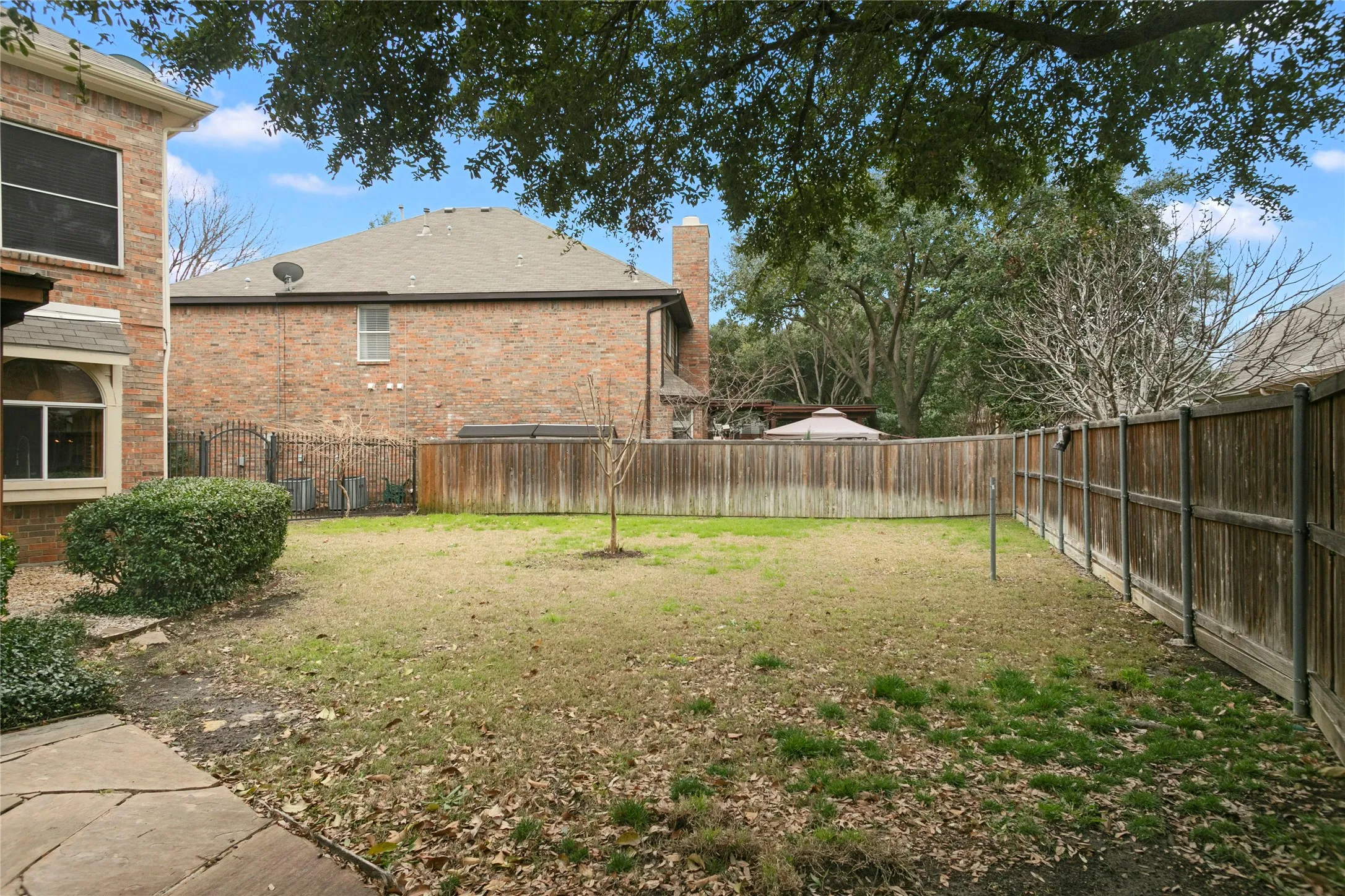 Single Family Residence For Rent in Dallas County , 3777 Meadowcreek Circle, Addison, Texas 75001, 3 Bedroom, 3 Bathroom, 2 Garage spaces, 1,949 Sqft, built in 1993, mls#21360809, Real Estate Agent in Addison, Homes For Rent in Dallas county, Homes For Rent in Addison, Realtor in Addison Texas, Real Estate Brokerage Independent Realty Texas, Luminita Cordes Realtor