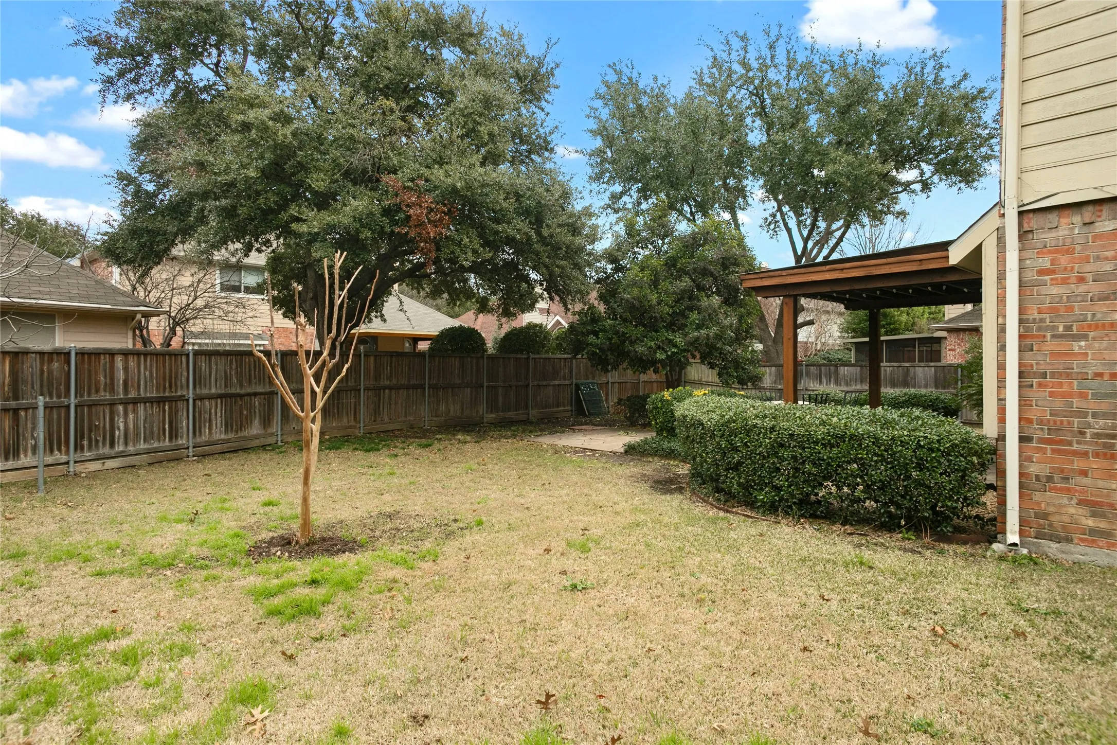 Single Family Residence For Rent in Dallas County , 3777 Meadowcreek Circle, Addison, Texas 75001, 3 Bedroom, 3 Bathroom, 2 Garage spaces, 1,949 Sqft, built in 1993, mls#21360809, Real Estate Agent in Addison, Homes For Rent in Dallas county, Homes For Rent in Addison, Realtor in Addison Texas, Real Estate Brokerage Independent Realty Texas, Luminita Cordes Realtor