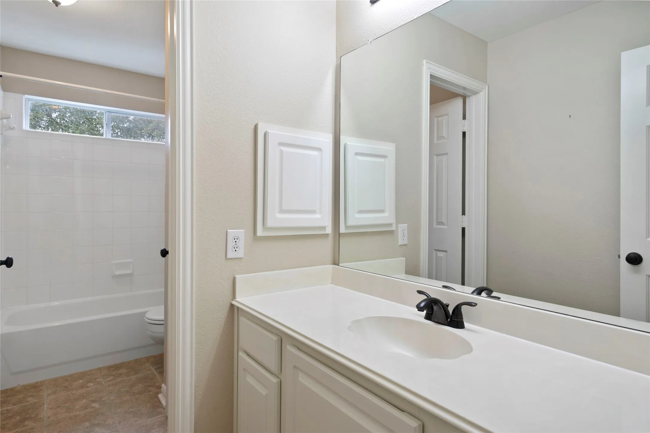 Single Family Residence For Rent in Dallas County , 3777 Meadowcreek Circle, Addison, Texas 75001, 3 Bedroom, 3 Bathroom, 2 Garage spaces, 1,949 Sqft, built in 1993, mls#21360809, Real Estate Agent in Addison, Homes For Rent in Dallas county, Homes For Rent in Addison, Realtor in Addison Texas, Real Estate Brokerage Independent Realty Texas, Luminita Cordes Realtor