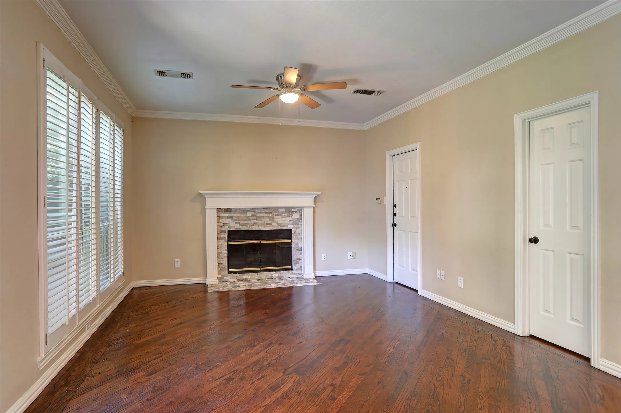 2nd Living area off of the kitchen