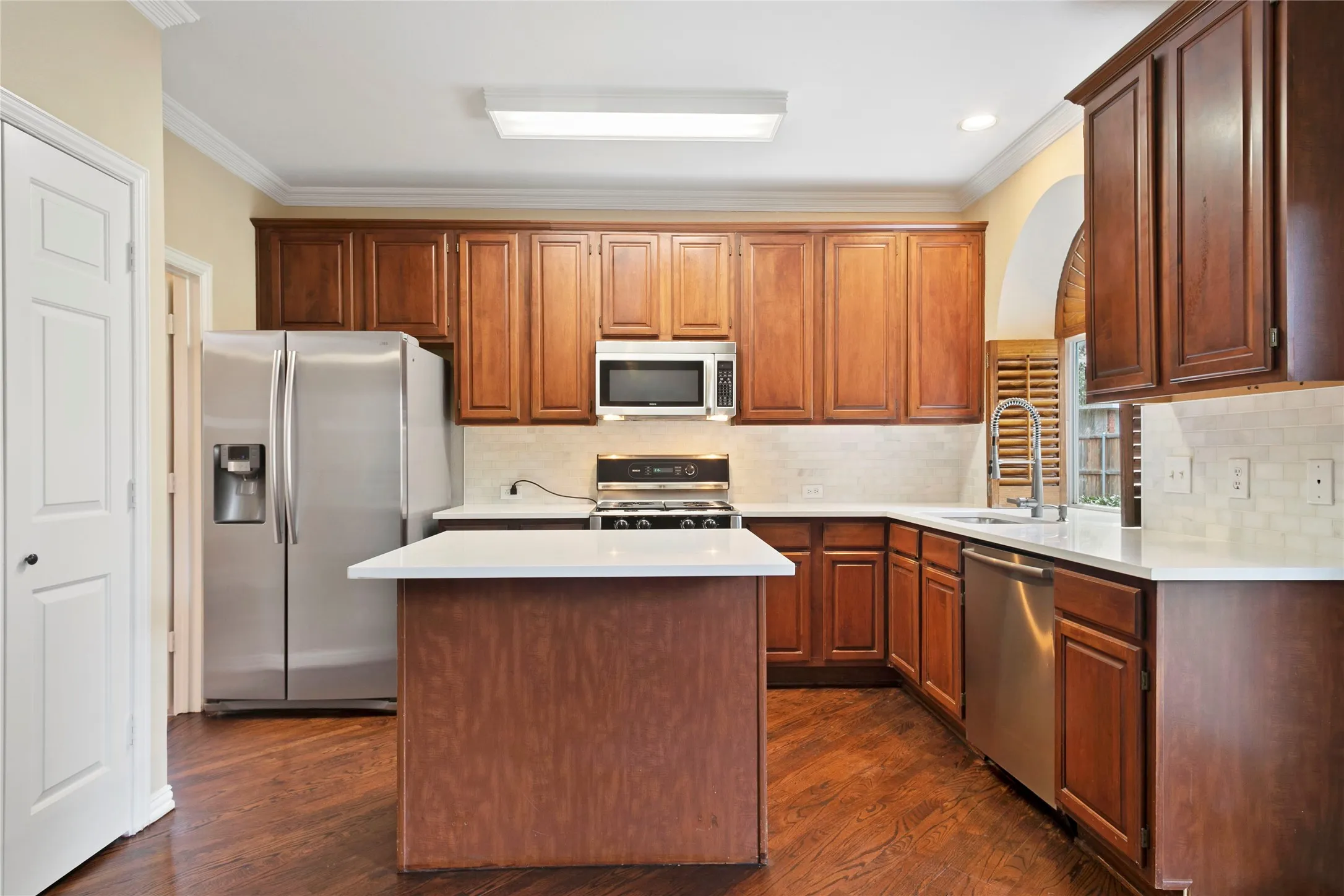 Single Family Residence For Rent in Dallas County , 3777 Meadowcreek Circle, Addison, Texas 75001, 3 Bedroom, 3 Bathroom, 2 Garage spaces, 1,949 Sqft, built in 1993, mls#21360809, Real Estate Agent in Addison, Homes For Rent in Dallas county, Homes For Rent in Addison, Realtor in Addison Texas, Real Estate Brokerage Independent Realty Texas, Luminita Cordes Realtor