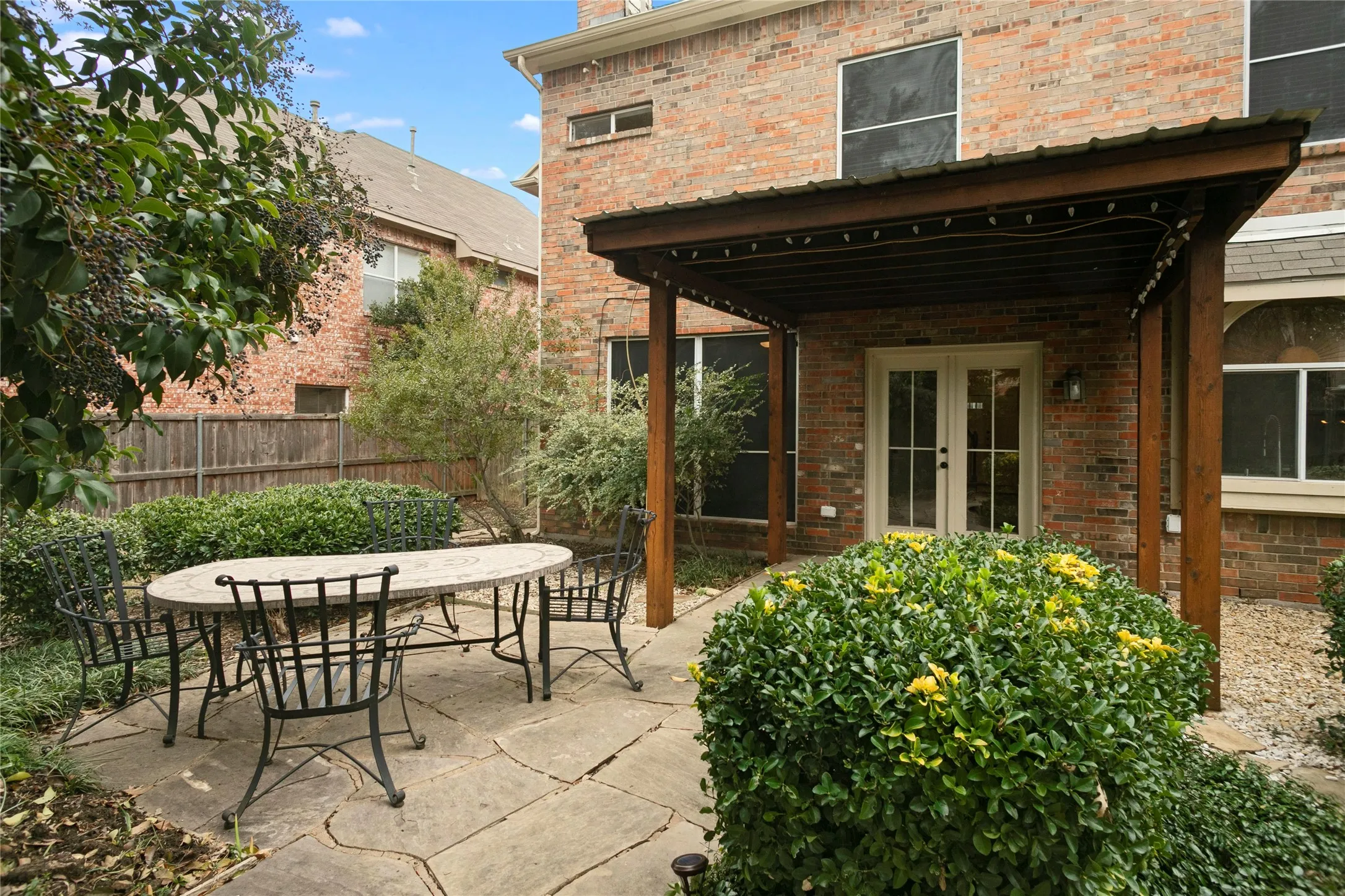 Single Family Residence For Rent in Dallas County , 3777 Meadowcreek Circle, Addison, Texas 75001, 3 Bedroom, 3 Bathroom, 2 Garage spaces, 1,949 Sqft, built in 1993, mls#21360809, Real Estate Agent in Addison, Homes For Rent in Dallas county, Homes For Rent in Addison, Realtor in Addison Texas, Real Estate Brokerage Independent Realty Texas, Luminita Cordes Realtor