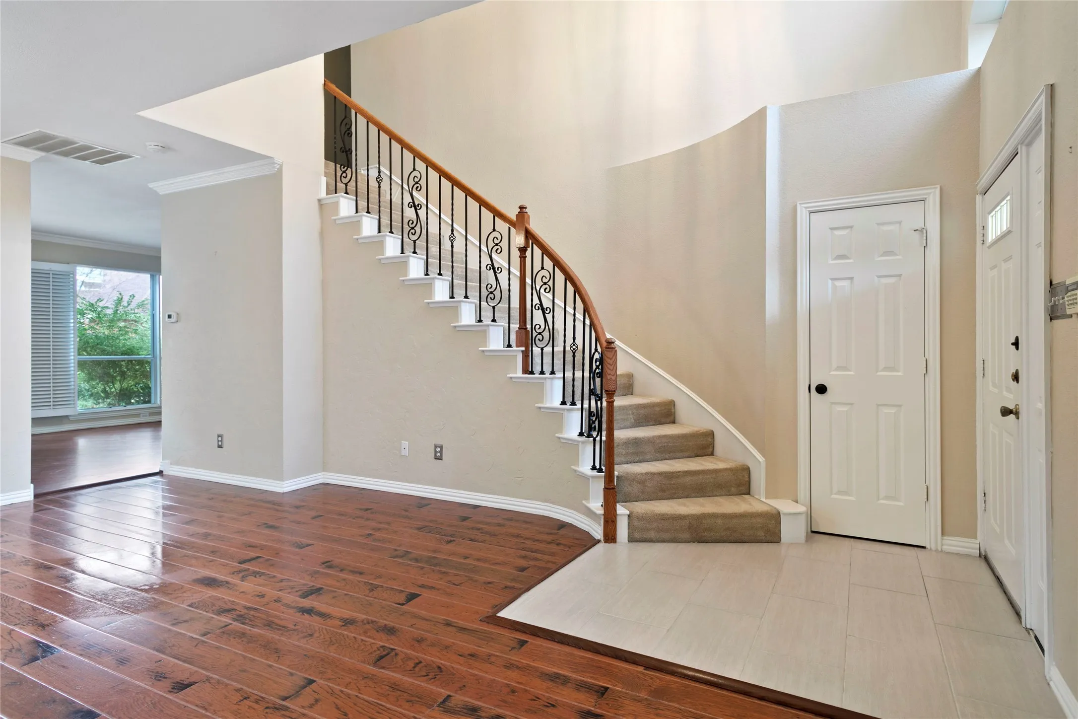 Single Family Residence For Rent in Dallas County , 3777 Meadowcreek Circle, Addison, Texas 75001, 3 Bedroom, 3 Bathroom, 2 Garage spaces, 1,949 Sqft, built in 1993, mls#21360809, Real Estate Agent in Addison, Homes For Rent in Dallas county, Homes For Rent in Addison, Realtor in Addison Texas, Real Estate Brokerage Independent Realty Texas, Luminita Cordes Realtor