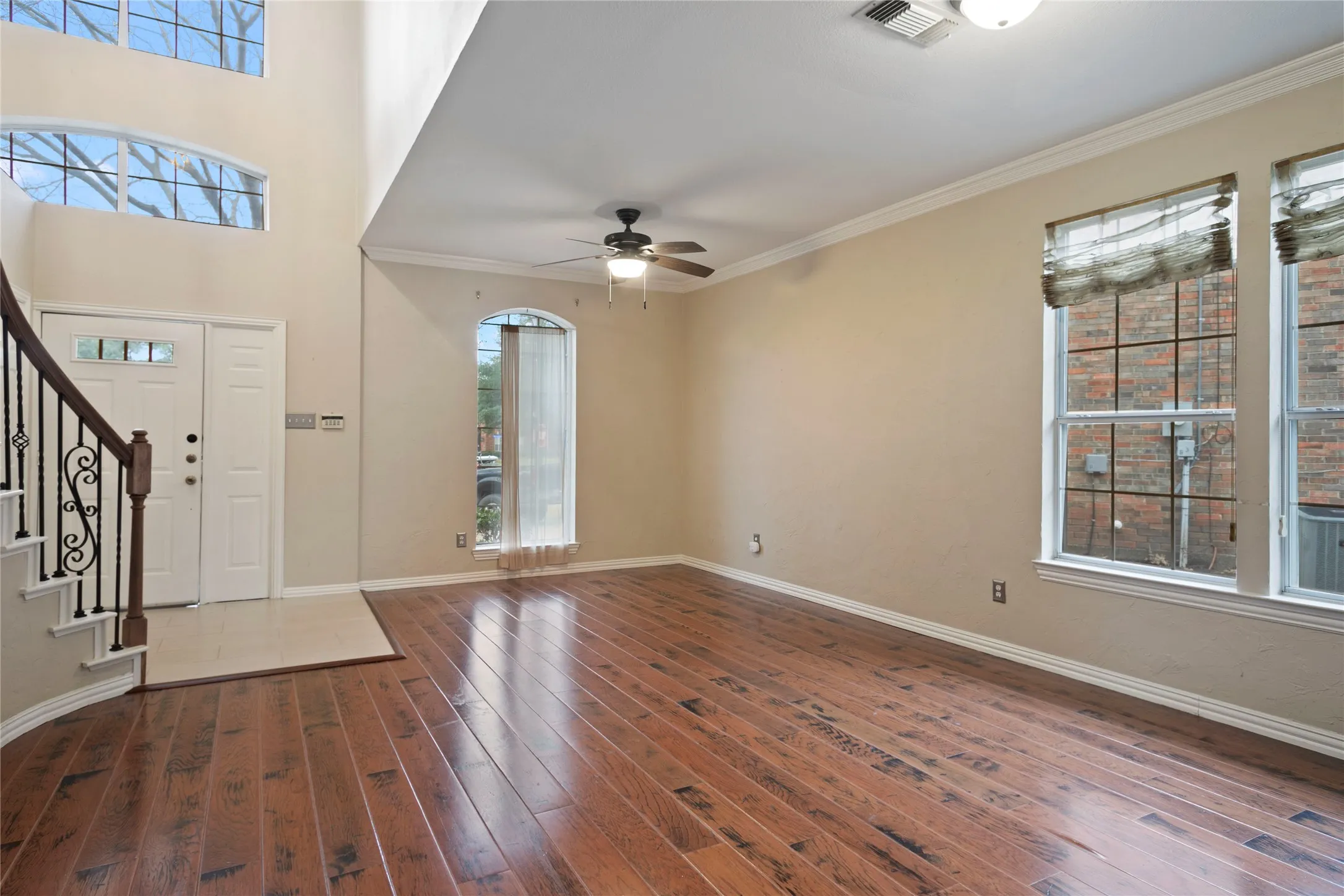 Single Family Residence For Rent in Dallas County , 3777 Meadowcreek Circle, Addison, Texas 75001, 3 Bedroom, 3 Bathroom, 2 Garage spaces, 1,949 Sqft, built in 1993, mls#21360809, Real Estate Agent in Addison, Homes For Rent in Dallas county, Homes For Rent in Addison, Realtor in Addison Texas, Real Estate Brokerage Independent Realty Texas, Luminita Cordes Realtor