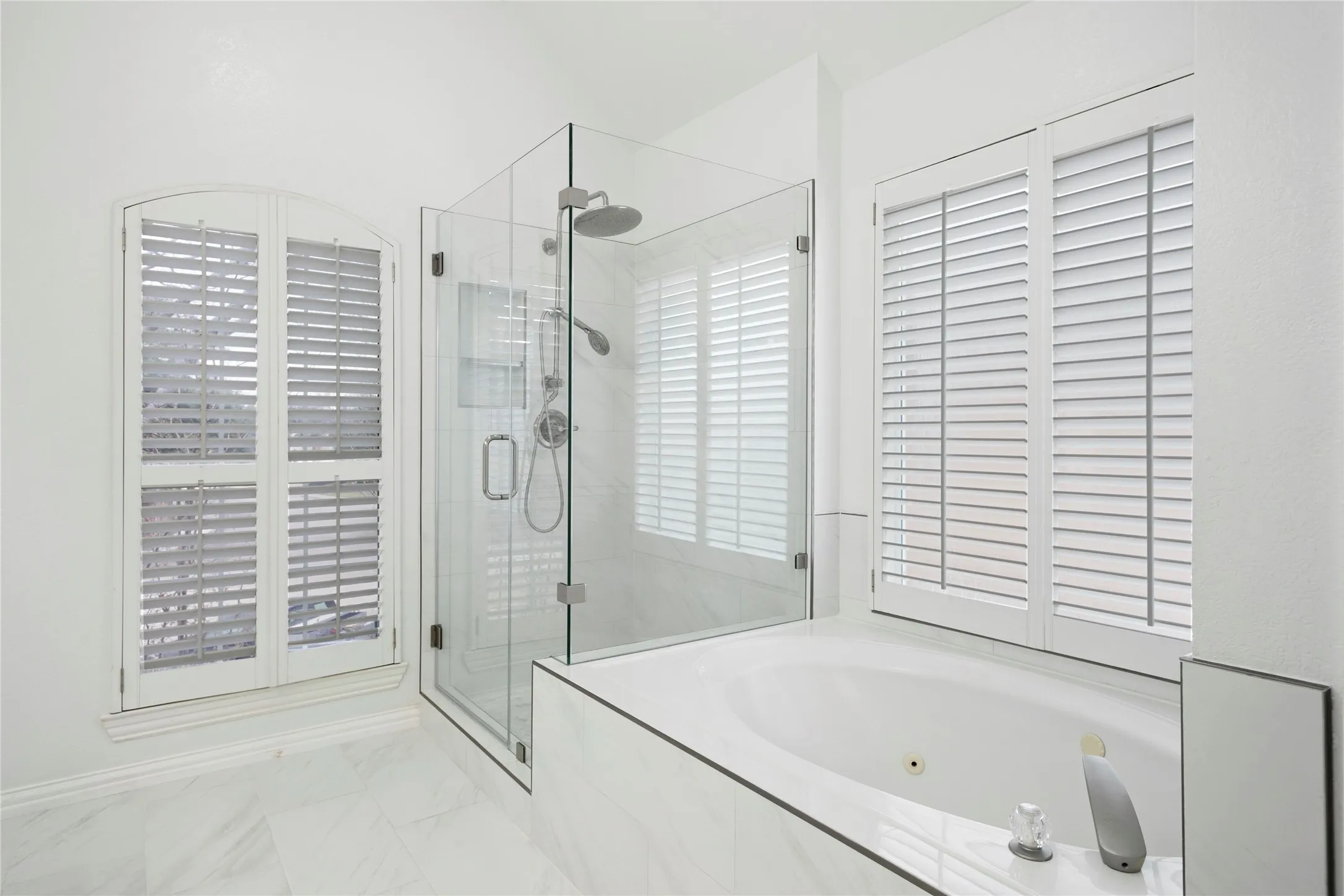 Single Family Residence For Rent in Dallas County , 3777 Meadowcreek Circle, Addison, Texas 75001, 3 Bedroom, 3 Bathroom, 2 Garage spaces, 1,949 Sqft, built in 1993, mls#21360809, Real Estate Agent in Addison, Homes For Rent in Dallas county, Homes For Rent in Addison, Realtor in Addison Texas, Real Estate Brokerage Independent Realty Texas, Luminita Cordes Realtor