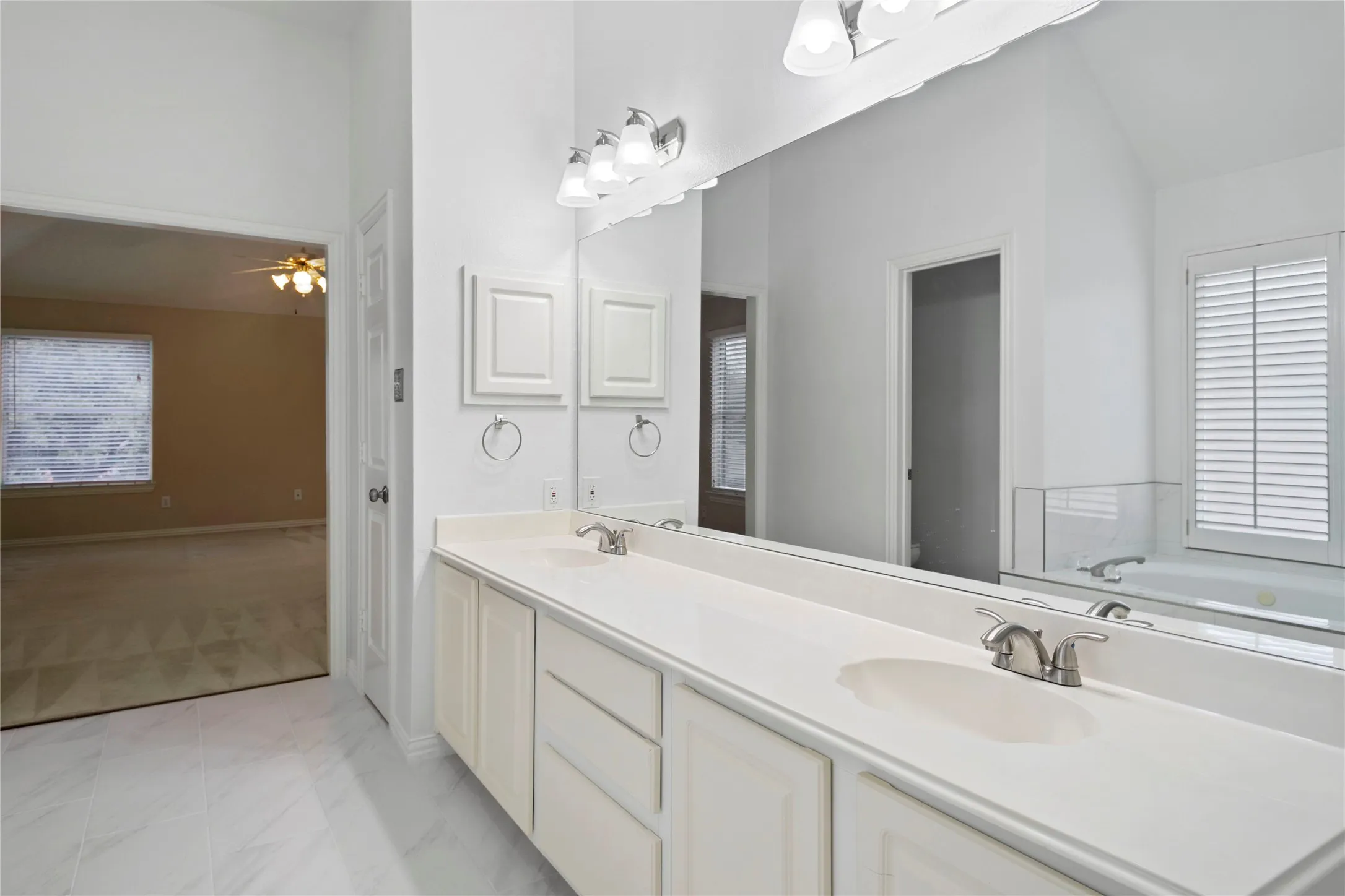 Single Family Residence For Rent in Dallas County , 3777 Meadowcreek Circle, Addison, Texas 75001, 3 Bedroom, 3 Bathroom, 2 Garage spaces, 1,949 Sqft, built in 1993, mls#21360809, Real Estate Agent in Addison, Homes For Rent in Dallas county, Homes For Rent in Addison, Realtor in Addison Texas, Real Estate Brokerage Independent Realty Texas, Luminita Cordes Realtor
