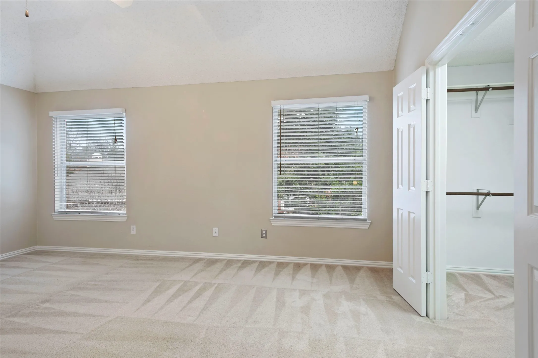 Single Family Residence For Rent in Dallas County , 3777 Meadowcreek Circle, Addison, Texas 75001, 3 Bedroom, 3 Bathroom, 2 Garage spaces, 1,949 Sqft, built in 1993, mls#21360809, Real Estate Agent in Addison, Homes For Rent in Dallas county, Homes For Rent in Addison, Realtor in Addison Texas, Real Estate Brokerage Independent Realty Texas, Luminita Cordes Realtor