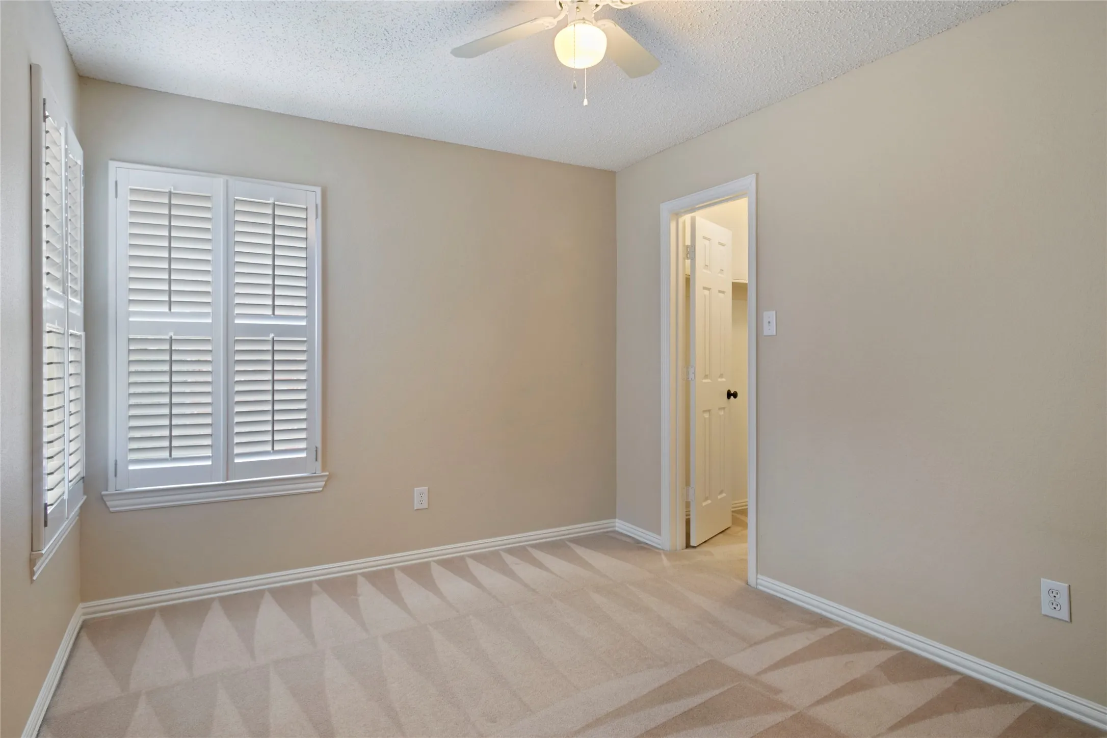 Single Family Residence For Rent in Dallas County , 3777 Meadowcreek Circle, Addison, Texas 75001, 3 Bedroom, 3 Bathroom, 2 Garage spaces, 1,949 Sqft, built in 1993, mls#21360809, Real Estate Agent in Addison, Homes For Rent in Dallas county, Homes For Rent in Addison, Realtor in Addison Texas, Real Estate Brokerage Independent Realty Texas, Luminita Cordes Realtor