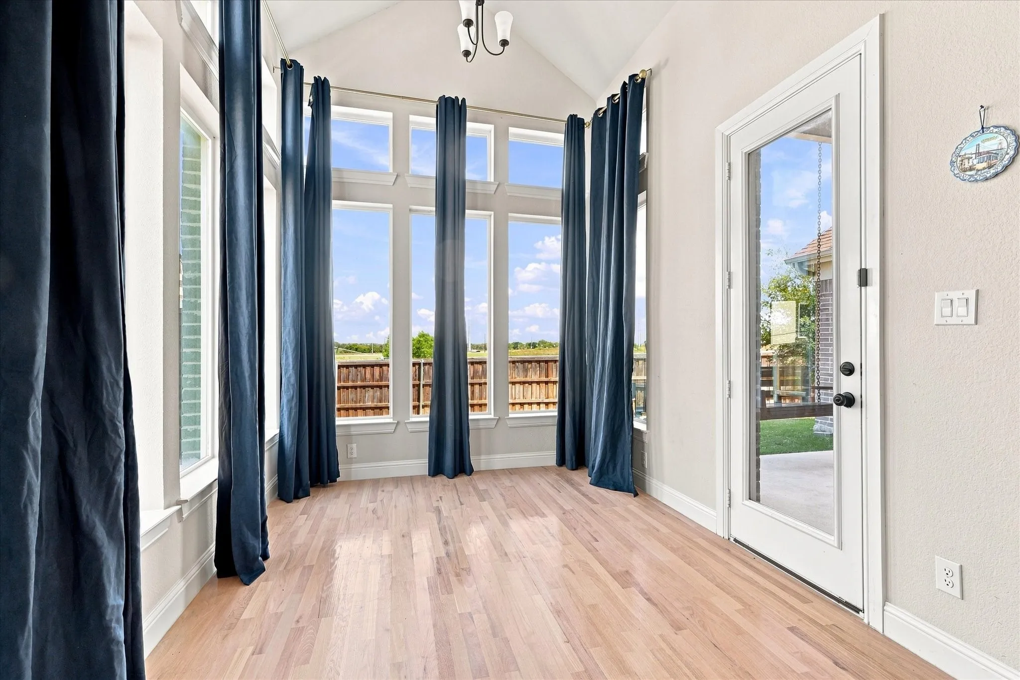 Single Family Residence For Rent in Denton County , 1104 Stallion Lane, Justin, Texas 76247, 5 Bedroom, 4 Bathroom, 2 Garage spaces, 2,967 Sqft, built in 2021, mls#21360802, Real Estate Agent in Justin, Homes For Rent in Denton county, Homes For Rent in Justin, Realtor in Justin Texas, Real Estate Brokerage Independent Realty Texas, Luminita Cordes Realtor