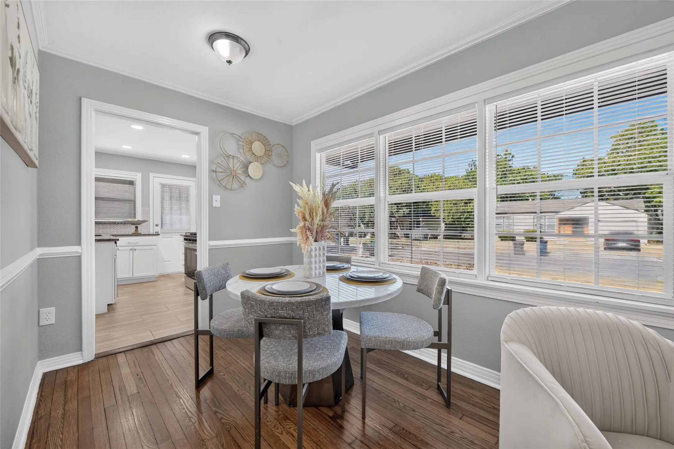Single Family Residence For Sale in Tarrant County , 4917 Roanoke Street, Fort Worth, Texas 76116, 3 Bedroom, 1 Bathroom, 1 Garage spaces, 1,093 Sqft, built in 1949, mls#21337559, Real Estate Agent in Fort Worth, Homes For Sale in Tarrant county, Homes For Sale in Fort Worth, Realtor in Fort Worth Texas, Real Estate Brokerage Independent Realty Texas, Luminita Cordes Realtor