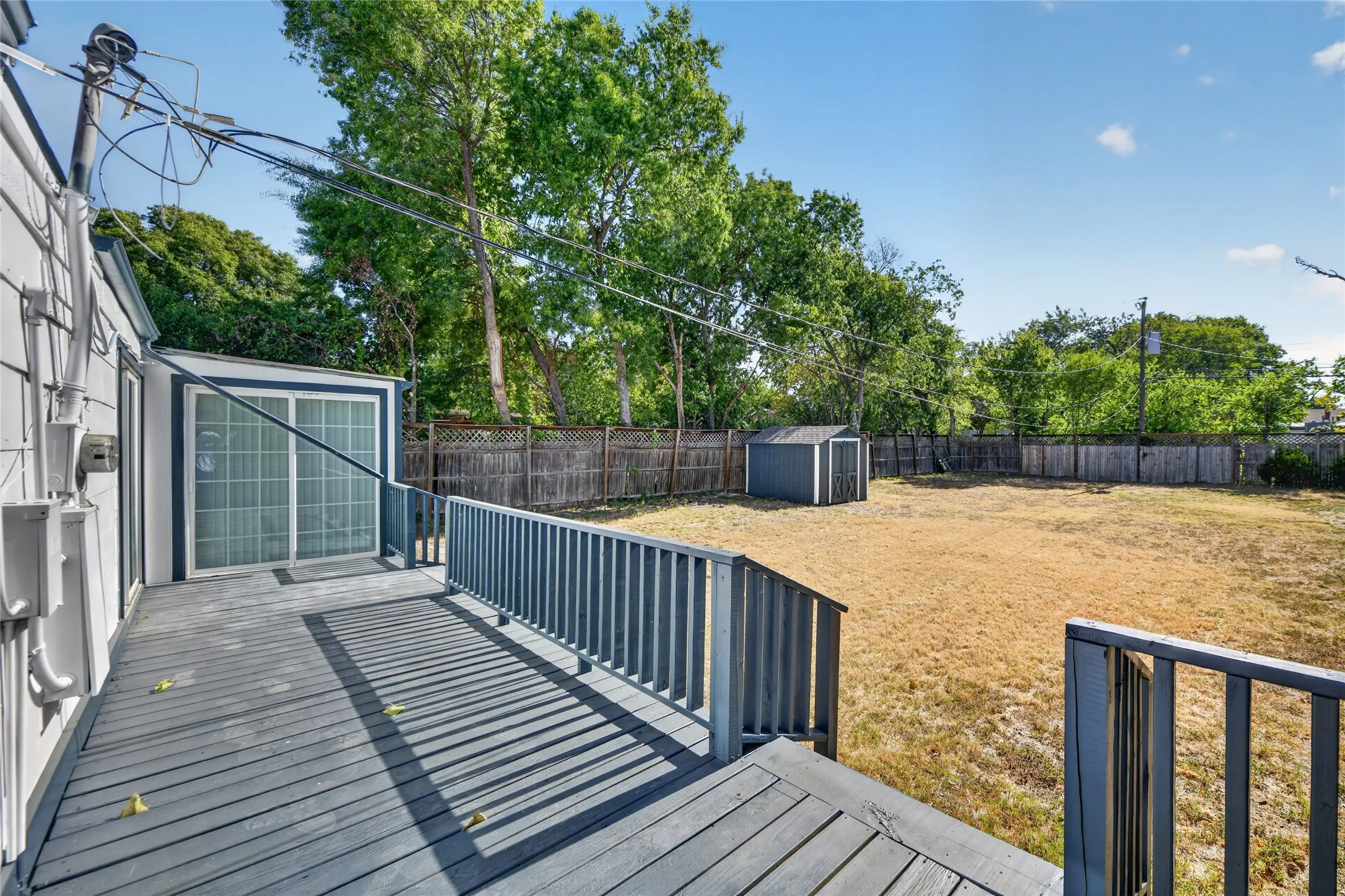 Single Family Residence For Sale in Tarrant County , 4917 Roanoke Street, Fort Worth, Texas 76116, 3 Bedroom, 1 Bathroom, 1 Garage spaces, 1,093 Sqft, built in 1949, mls#21337559, Real Estate Agent in Fort Worth, Homes For Sale in Tarrant county, Homes For Sale in Fort Worth, Realtor in Fort Worth Texas, Real Estate Brokerage Independent Realty Texas, Luminita Cordes Realtor