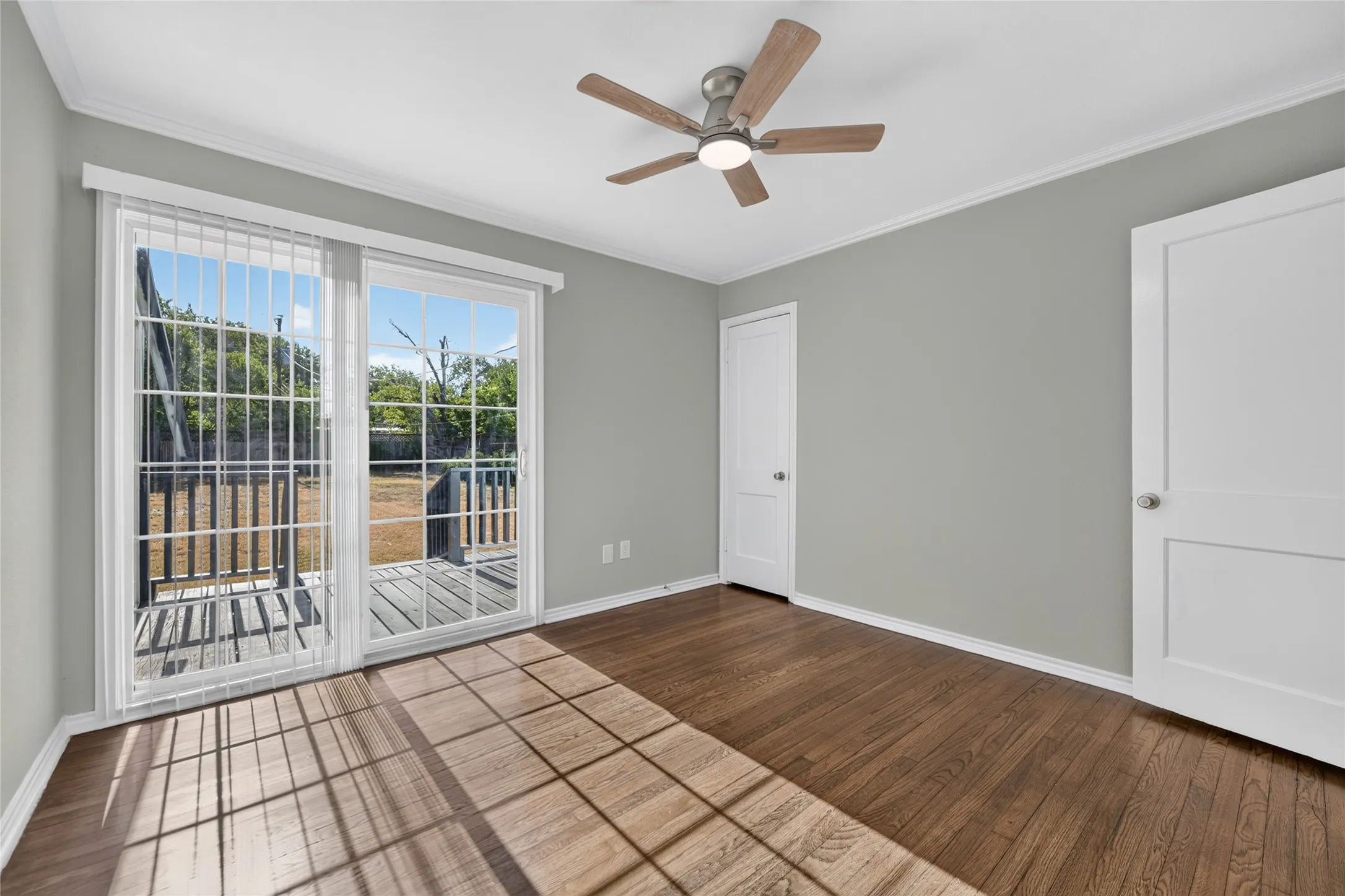 Single Family Residence For Sale in Tarrant County , 4917 Roanoke Street, Fort Worth, Texas 76116, 3 Bedroom, 1 Bathroom, 1 Garage spaces, 1,093 Sqft, built in 1949, mls#21337559, Real Estate Agent in Fort Worth, Homes For Sale in Tarrant county, Homes For Sale in Fort Worth, Realtor in Fort Worth Texas, Real Estate Brokerage Independent Realty Texas, Luminita Cordes Realtor