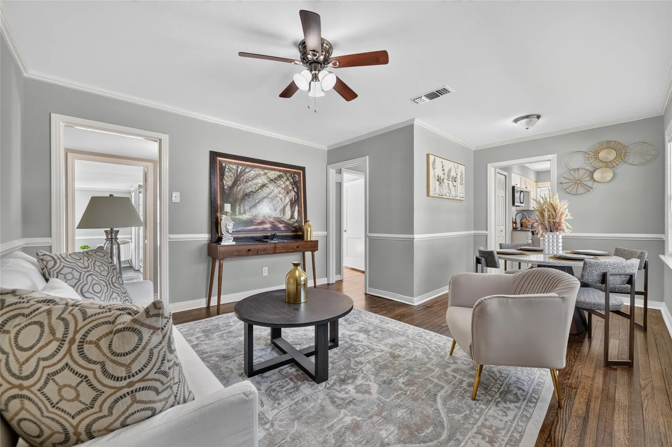 Single Family Residence For Sale in Tarrant County , 4917 Roanoke Street, Fort Worth, Texas 76116, 3 Bedroom, 1 Bathroom, 1 Garage spaces, 1,093 Sqft, built in 1949, mls#21337559, Real Estate Agent in Fort Worth, Homes For Sale in Tarrant county, Homes For Sale in Fort Worth, Realtor in Fort Worth Texas, Real Estate Brokerage Independent Realty Texas, Luminita Cordes Realtor