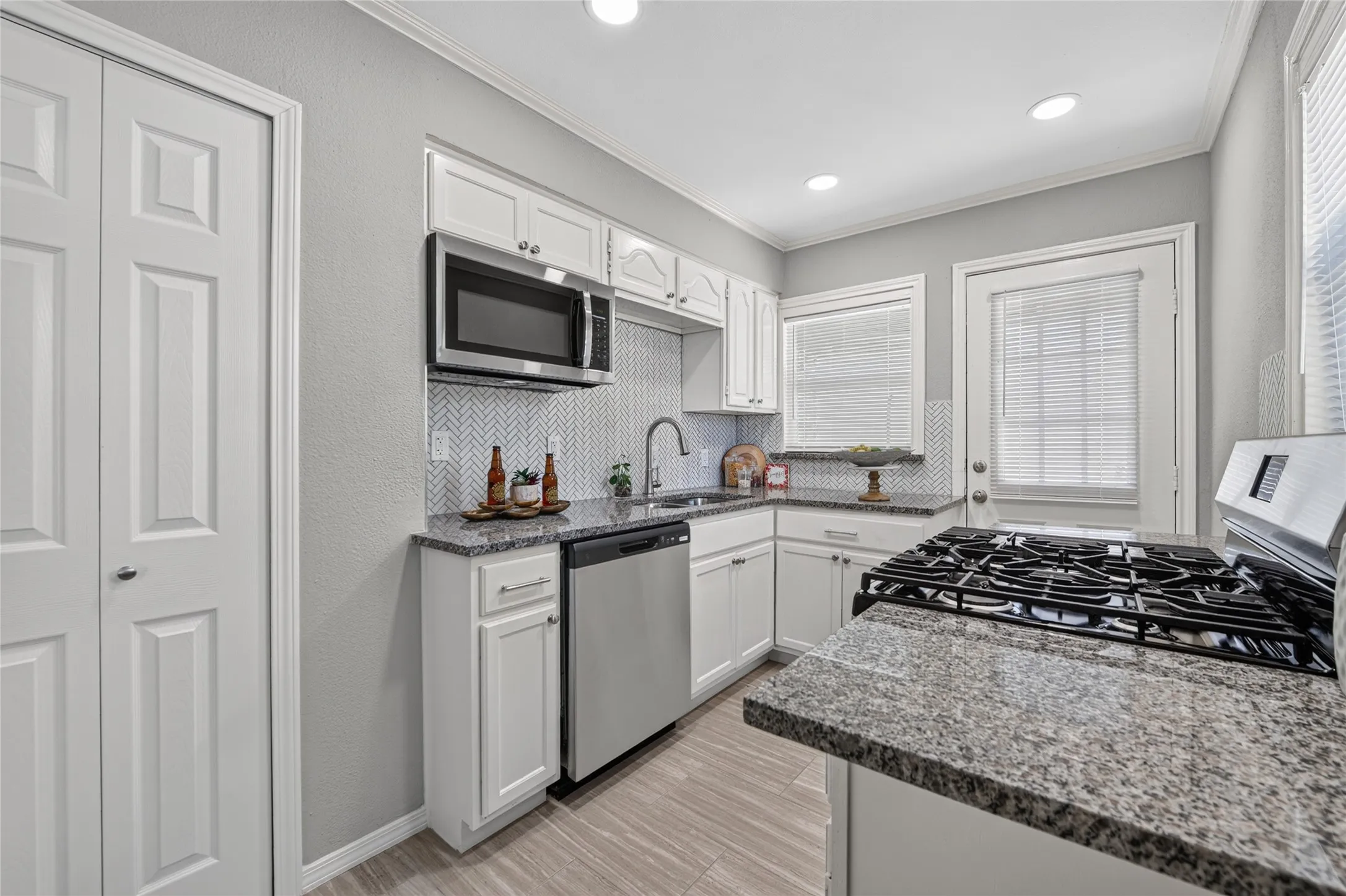Single Family Residence For Sale in Tarrant County , 4917 Roanoke Street, Fort Worth, Texas 76116, 3 Bedroom, 1 Bathroom, 1 Garage spaces, 1,093 Sqft, built in 1949, mls#21337559, Real Estate Agent in Fort Worth, Homes For Sale in Tarrant county, Homes For Sale in Fort Worth, Realtor in Fort Worth Texas, Real Estate Brokerage Independent Realty Texas, Luminita Cordes Realtor