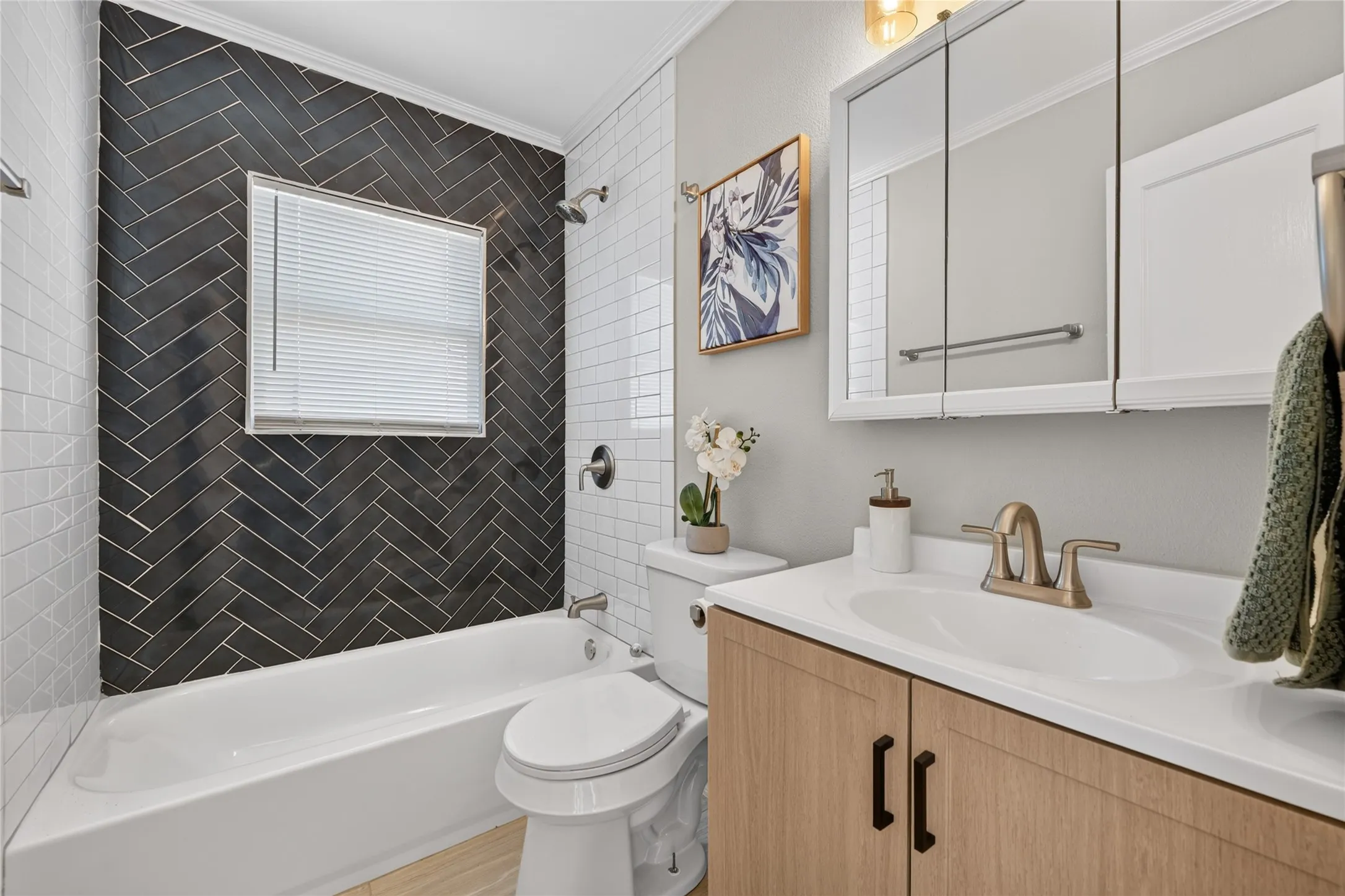 Single Family Residence For Sale in Tarrant County , 4917 Roanoke Street, Fort Worth, Texas 76116, 3 Bedroom, 1 Bathroom, 1 Garage spaces, 1,093 Sqft, built in 1949, mls#21337559, Real Estate Agent in Fort Worth, Homes For Sale in Tarrant county, Homes For Sale in Fort Worth, Realtor in Fort Worth Texas, Real Estate Brokerage Independent Realty Texas, Luminita Cordes Realtor