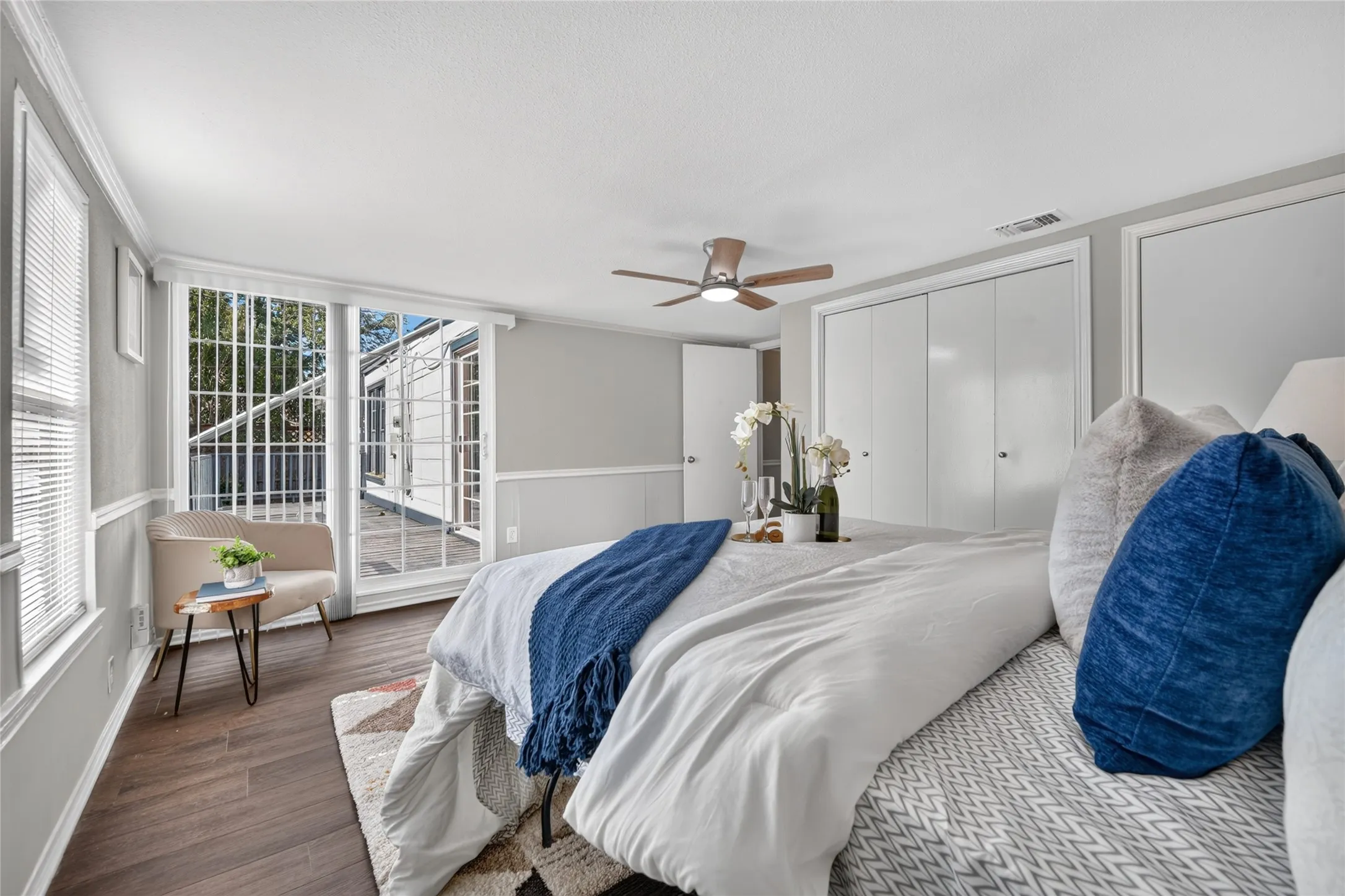 Single Family Residence For Sale in Tarrant County , 4917 Roanoke Street, Fort Worth, Texas 76116, 3 Bedroom, 1 Bathroom, 1 Garage spaces, 1,093 Sqft, built in 1949, mls#21337559, Real Estate Agent in Fort Worth, Homes For Sale in Tarrant county, Homes For Sale in Fort Worth, Realtor in Fort Worth Texas, Real Estate Brokerage Independent Realty Texas, Luminita Cordes Realtor