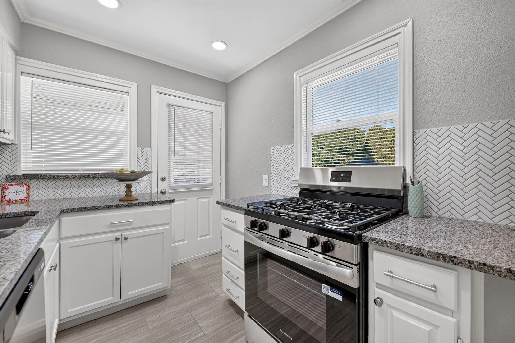 Single Family Residence For Sale in Tarrant County , 4917 Roanoke Street, Fort Worth, Texas 76116, 3 Bedroom, 1 Bathroom, 1 Garage spaces, 1,093 Sqft, built in 1949, mls#21337559, Real Estate Agent in Fort Worth, Homes For Sale in Tarrant county, Homes For Sale in Fort Worth, Realtor in Fort Worth Texas, Real Estate Brokerage Independent Realty Texas, Luminita Cordes Realtor