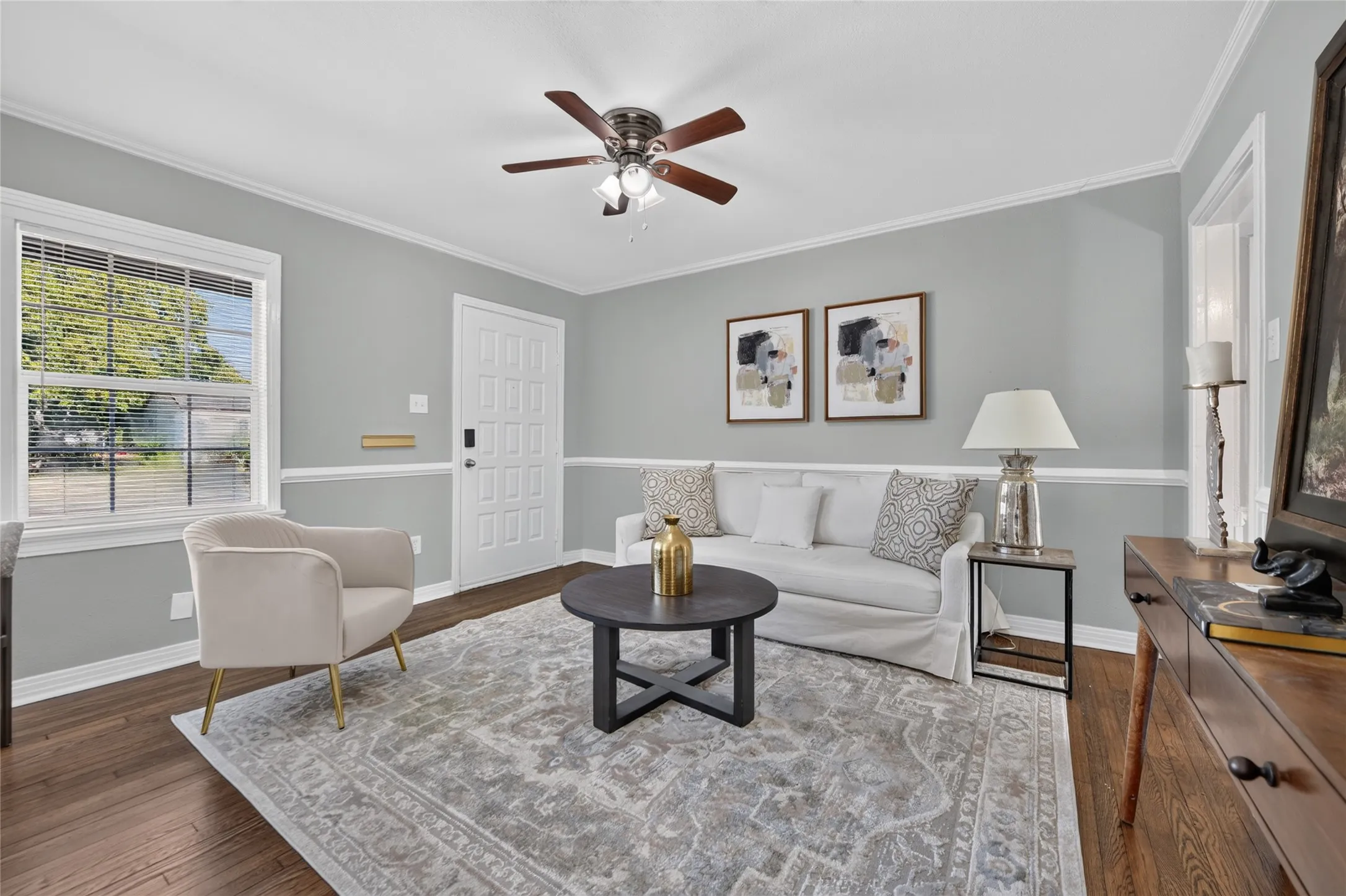 Single Family Residence For Sale in Tarrant County , 4917 Roanoke Street, Fort Worth, Texas 76116, 3 Bedroom, 1 Bathroom, 1 Garage spaces, 1,093 Sqft, built in 1949, mls#21337559, Real Estate Agent in Fort Worth, Homes For Sale in Tarrant county, Homes For Sale in Fort Worth, Realtor in Fort Worth Texas, Real Estate Brokerage Independent Realty Texas, Luminita Cordes Realtor