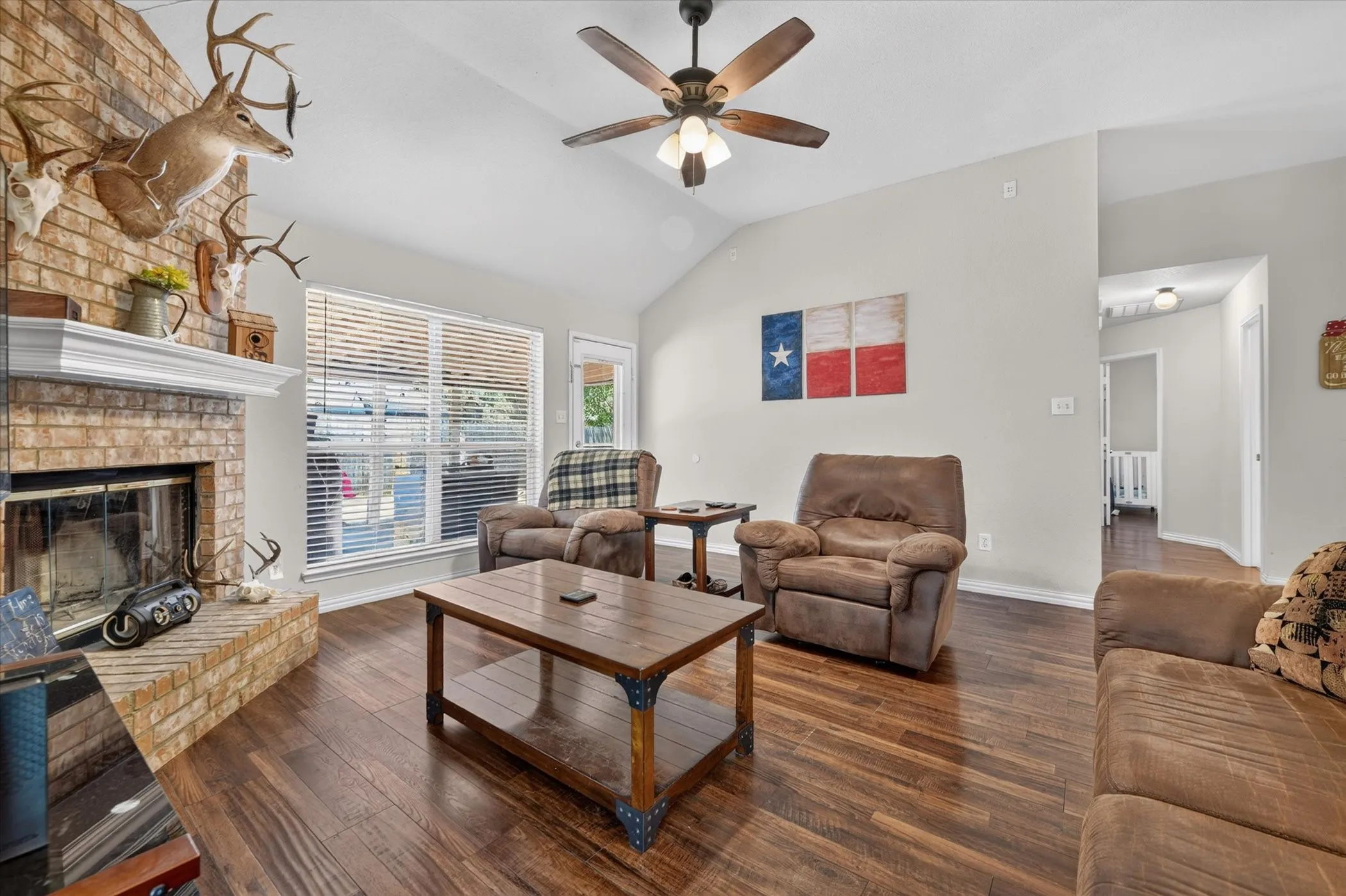 Single Family Residence For Sale in Tarrant County , 1144 Park Glen, Crowley, Texas 76036, 4 Bedroom, 2 Bathroom, 2 Garage spaces, 1,920 Sqft, built in 2003, mls#21360652, Real Estate Agent in Crowley, Homes For Sale in Tarrant county, Homes For Sale in Crowley, Realtor in Crowley Texas, Real Estate Brokerage Independent Realty Texas, Luminita Cordes Realtor