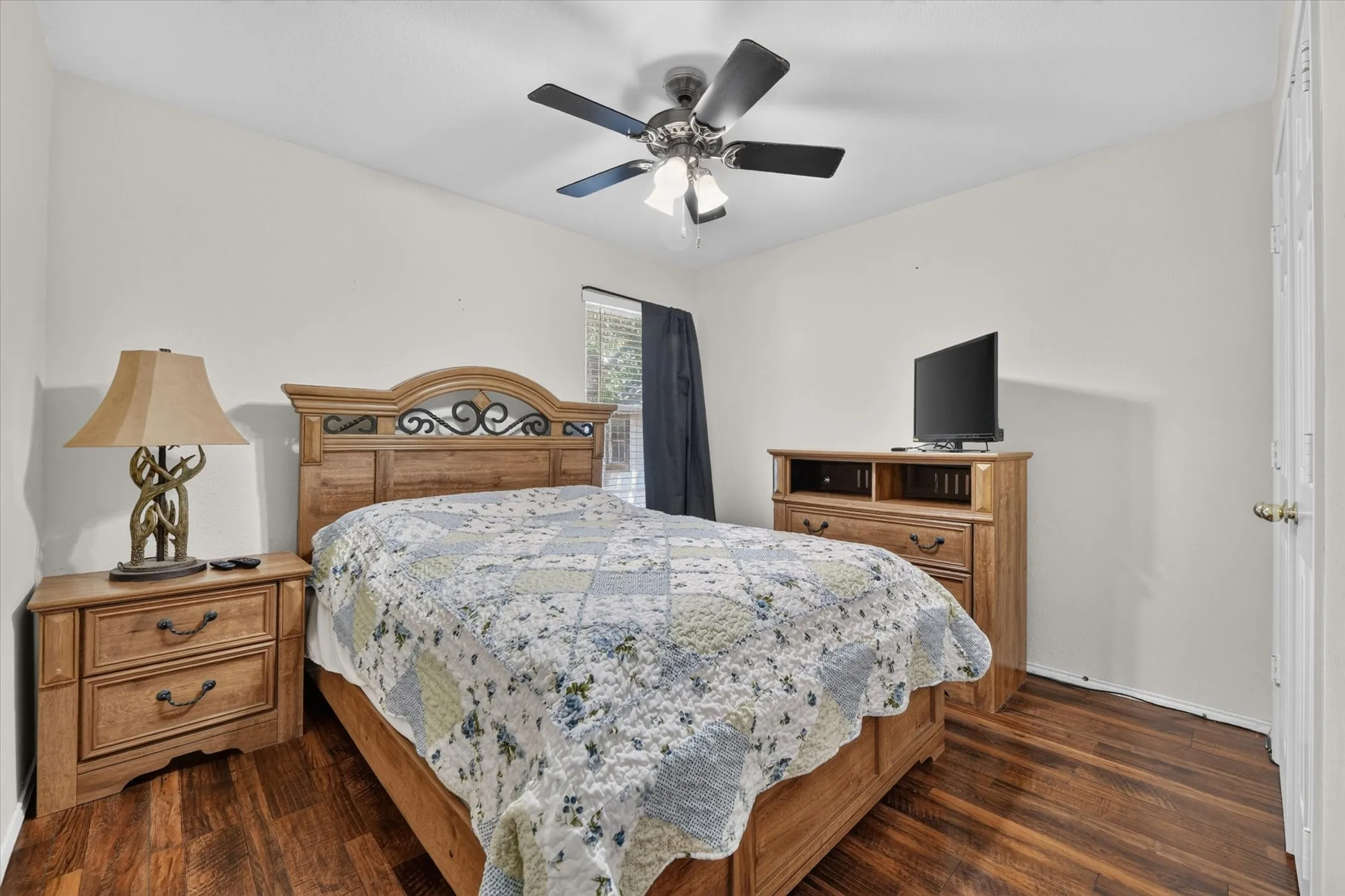 Single Family Residence For Sale in Tarrant County , 1144 Park Glen, Crowley, Texas 76036, 4 Bedroom, 2 Bathroom, 2 Garage spaces, 1,920 Sqft, built in 2003, mls#21360652, Real Estate Agent in Crowley, Homes For Sale in Tarrant county, Homes For Sale in Crowley, Realtor in Crowley Texas, Real Estate Brokerage Independent Realty Texas, Luminita Cordes Realtor