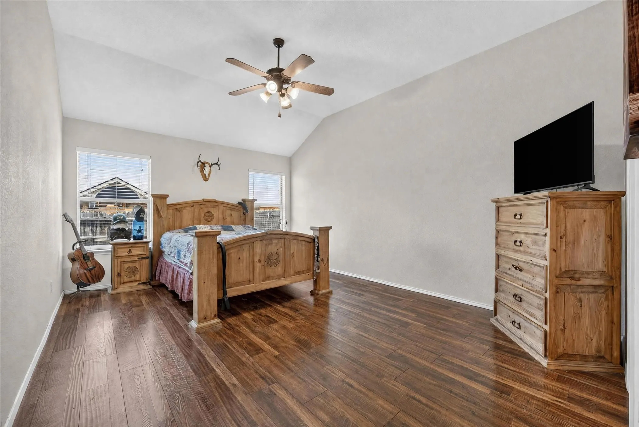 Single Family Residence For Sale in Tarrant County , 1144 Park Glen, Crowley, Texas 76036, 4 Bedroom, 2 Bathroom, 2 Garage spaces, 1,920 Sqft, built in 2003, mls#21360652, Real Estate Agent in Crowley, Homes For Sale in Tarrant county, Homes For Sale in Crowley, Realtor in Crowley Texas, Real Estate Brokerage Independent Realty Texas, Luminita Cordes Realtor