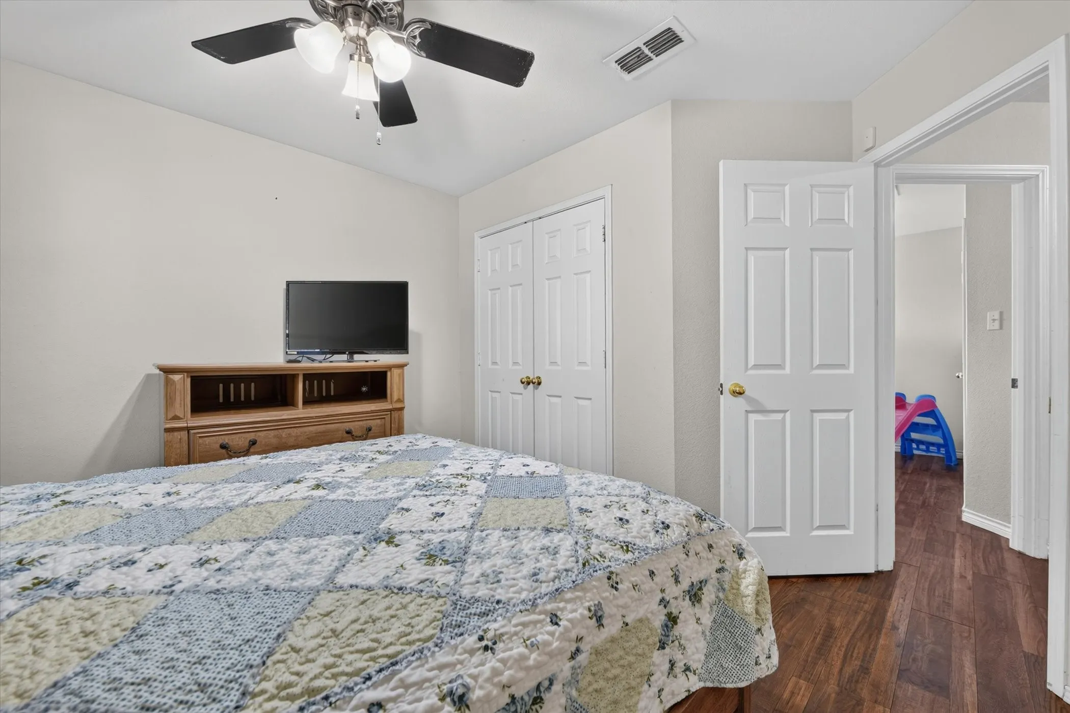 Single Family Residence For Sale in Tarrant County , 1144 Park Glen, Crowley, Texas 76036, 4 Bedroom, 2 Bathroom, 2 Garage spaces, 1,920 Sqft, built in 2003, mls#21360652, Real Estate Agent in Crowley, Homes For Sale in Tarrant county, Homes For Sale in Crowley, Realtor in Crowley Texas, Real Estate Brokerage Independent Realty Texas, Luminita Cordes Realtor