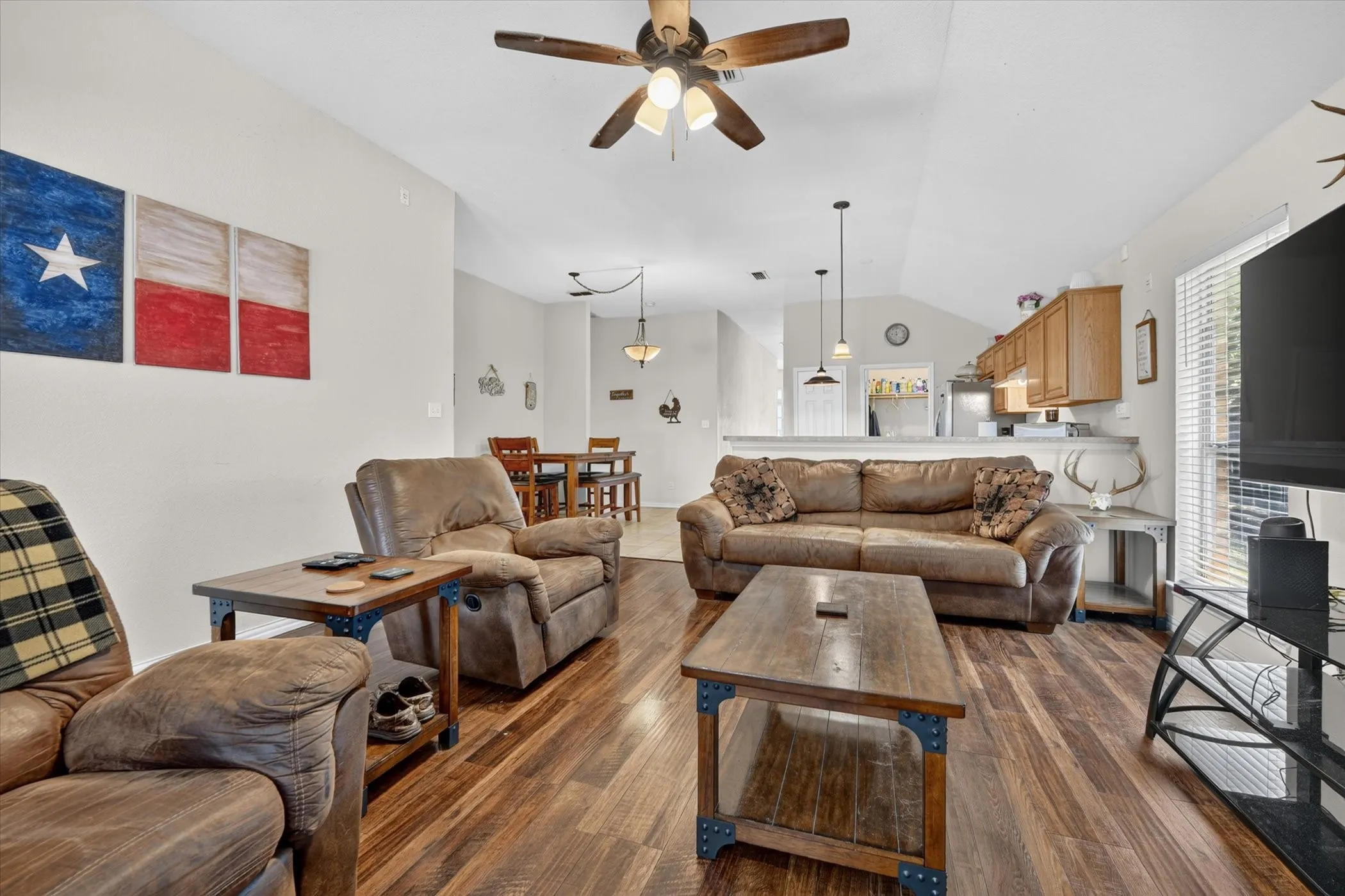 Single Family Residence For Sale in Tarrant County , 1144 Park Glen, Crowley, Texas 76036, 4 Bedroom, 2 Bathroom, 2 Garage spaces, 1,920 Sqft, built in 2003, mls#21360652, Real Estate Agent in Crowley, Homes For Sale in Tarrant county, Homes For Sale in Crowley, Realtor in Crowley Texas, Real Estate Brokerage Independent Realty Texas, Luminita Cordes Realtor