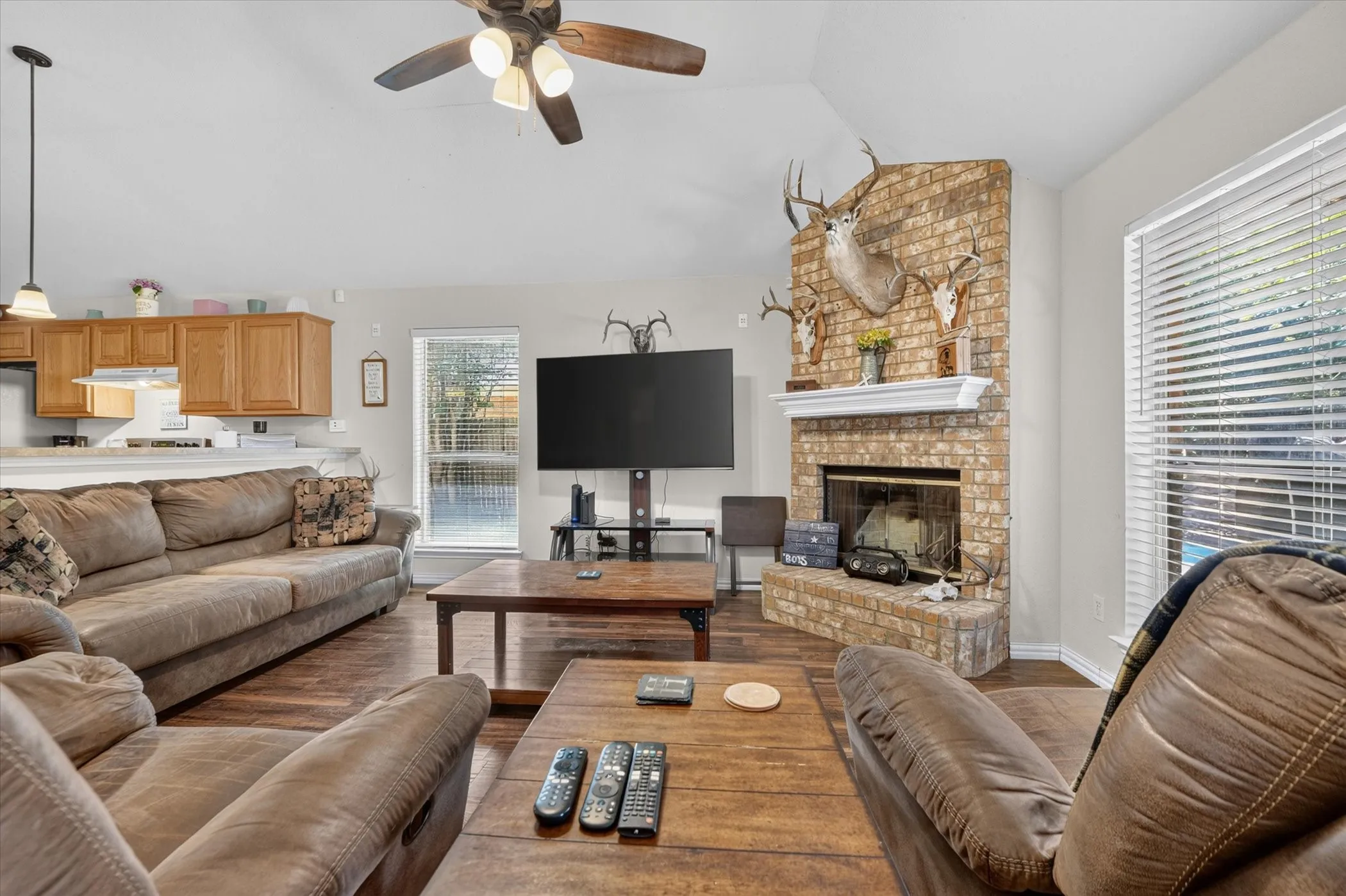 Single Family Residence For Sale in Tarrant County , 1144 Park Glen, Crowley, Texas 76036, 4 Bedroom, 2 Bathroom, 2 Garage spaces, 1,920 Sqft, built in 2003, mls#21360652, Real Estate Agent in Crowley, Homes For Sale in Tarrant county, Homes For Sale in Crowley, Realtor in Crowley Texas, Real Estate Brokerage Independent Realty Texas, Luminita Cordes Realtor