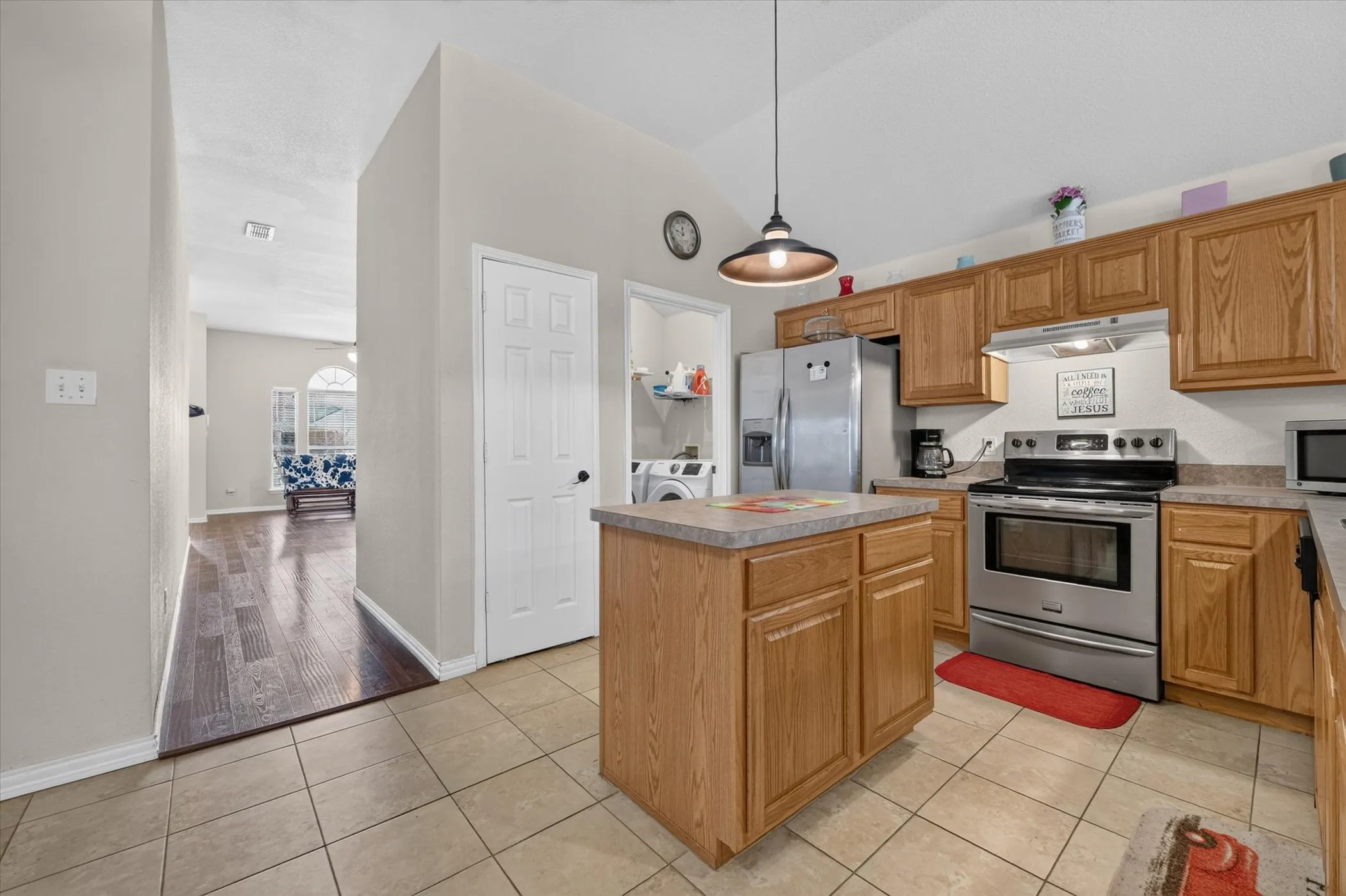 Single Family Residence For Sale in Tarrant County , 1144 Park Glen, Crowley, Texas 76036, 4 Bedroom, 2 Bathroom, 2 Garage spaces, 1,920 Sqft, built in 2003, mls#21360652, Real Estate Agent in Crowley, Homes For Sale in Tarrant county, Homes For Sale in Crowley, Realtor in Crowley Texas, Real Estate Brokerage Independent Realty Texas, Luminita Cordes Realtor
