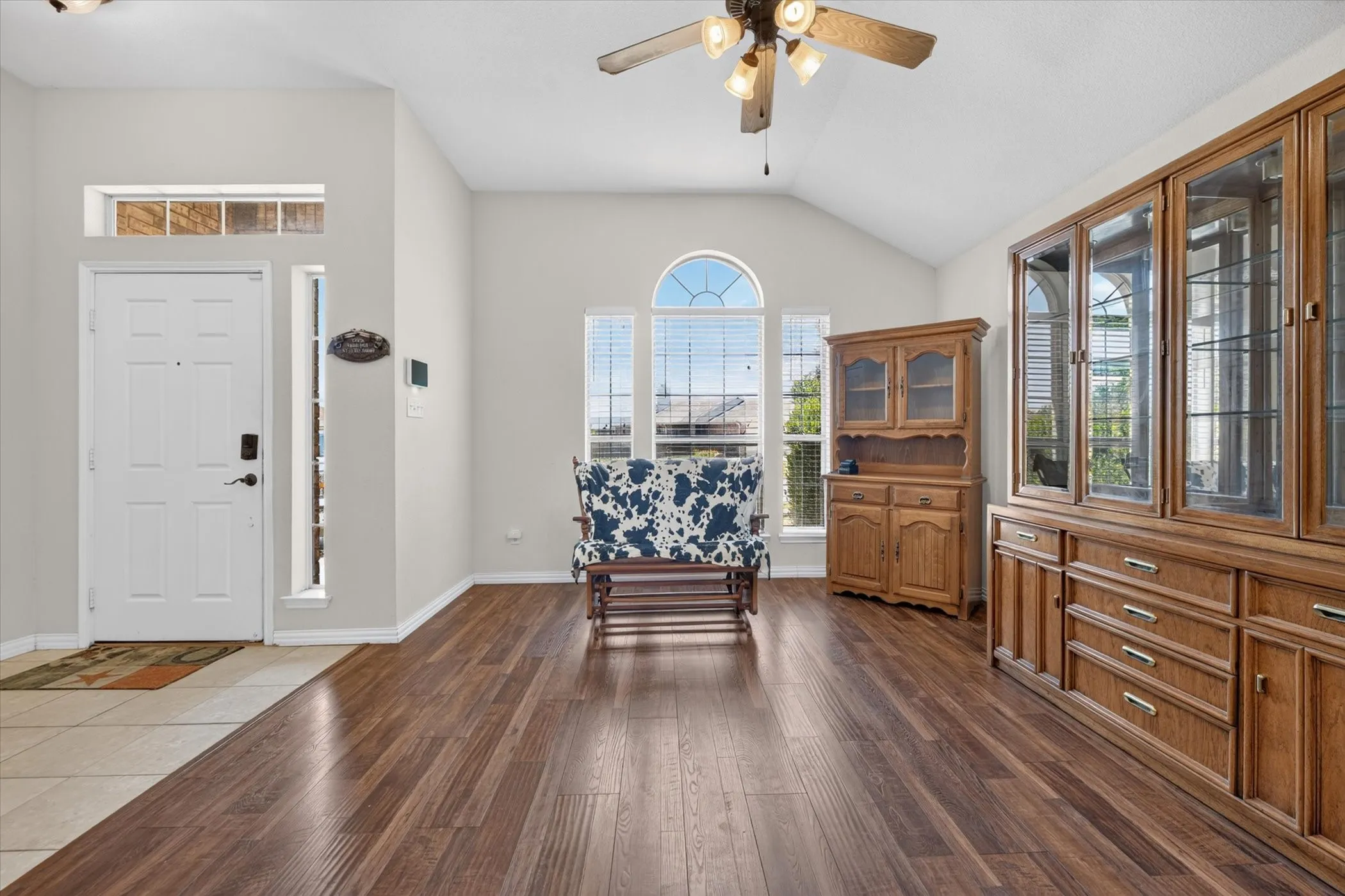 Single Family Residence For Sale in Tarrant County , 1144 Park Glen, Crowley, Texas 76036, 4 Bedroom, 2 Bathroom, 2 Garage spaces, 1,920 Sqft, built in 2003, mls#21360652, Real Estate Agent in Crowley, Homes For Sale in Tarrant county, Homes For Sale in Crowley, Realtor in Crowley Texas, Real Estate Brokerage Independent Realty Texas, Luminita Cordes Realtor