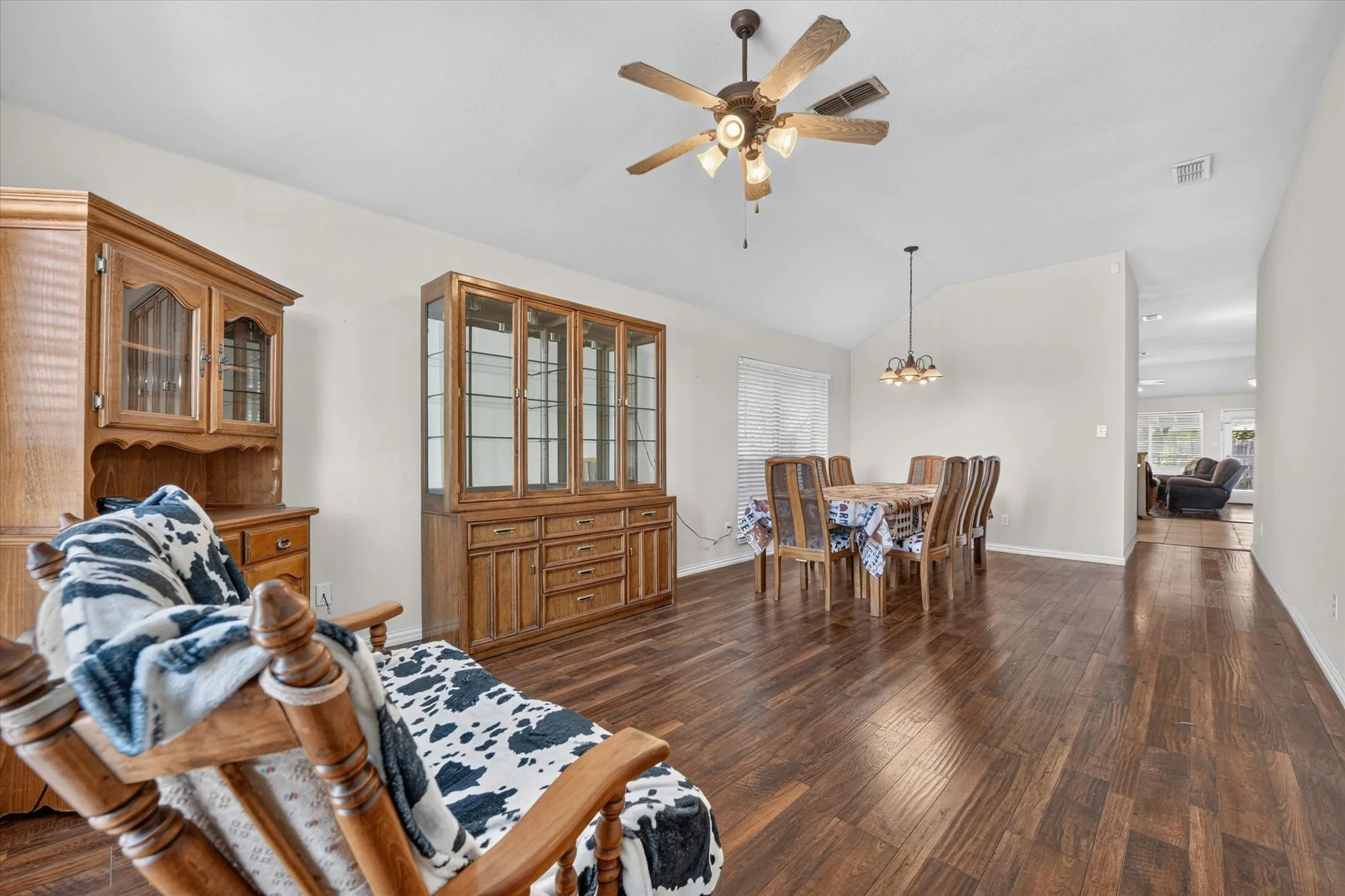 Single Family Residence For Sale in Tarrant County , 1144 Park Glen, Crowley, Texas 76036, 4 Bedroom, 2 Bathroom, 2 Garage spaces, 1,920 Sqft, built in 2003, mls#21360652, Real Estate Agent in Crowley, Homes For Sale in Tarrant county, Homes For Sale in Crowley, Realtor in Crowley Texas, Real Estate Brokerage Independent Realty Texas, Luminita Cordes Realtor