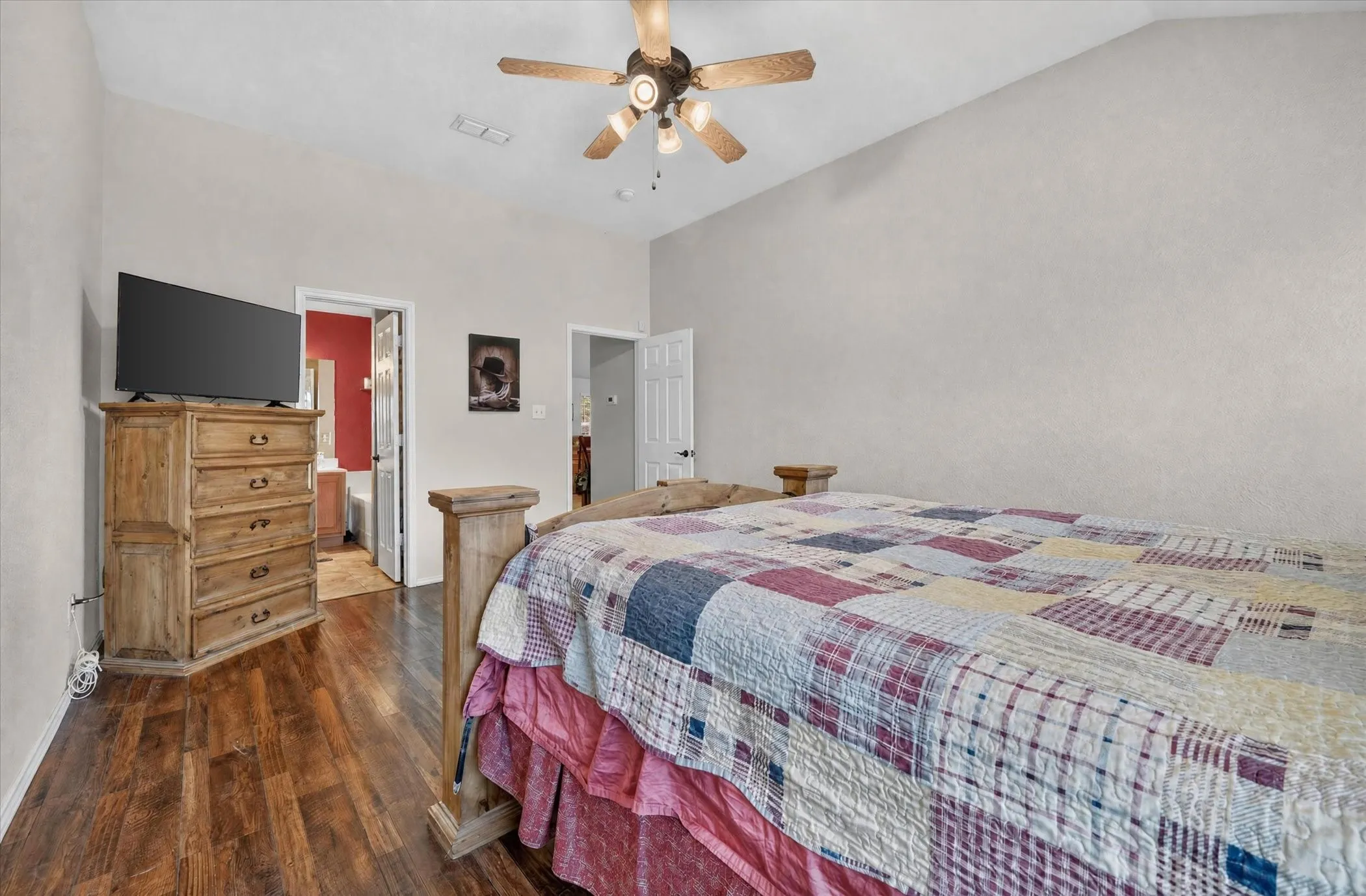 Single Family Residence For Sale in Tarrant County , 1144 Park Glen, Crowley, Texas 76036, 4 Bedroom, 2 Bathroom, 2 Garage spaces, 1,920 Sqft, built in 2003, mls#21360652, Real Estate Agent in Crowley, Homes For Sale in Tarrant county, Homes For Sale in Crowley, Realtor in Crowley Texas, Real Estate Brokerage Independent Realty Texas, Luminita Cordes Realtor