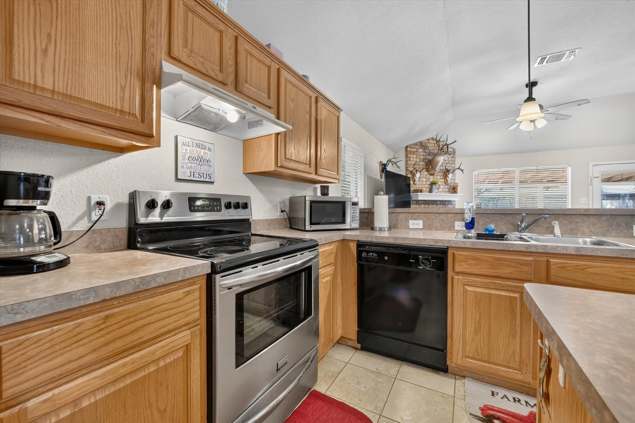Single Family Residence For Sale in Tarrant County , 1144 Park Glen, Crowley, Texas 76036, 4 Bedroom, 2 Bathroom, 2 Garage spaces, 1,920 Sqft, built in 2003, mls#21360652, Real Estate Agent in Crowley, Homes For Sale in Tarrant county, Homes For Sale in Crowley, Realtor in Crowley Texas, Real Estate Brokerage Independent Realty Texas, Luminita Cordes Realtor