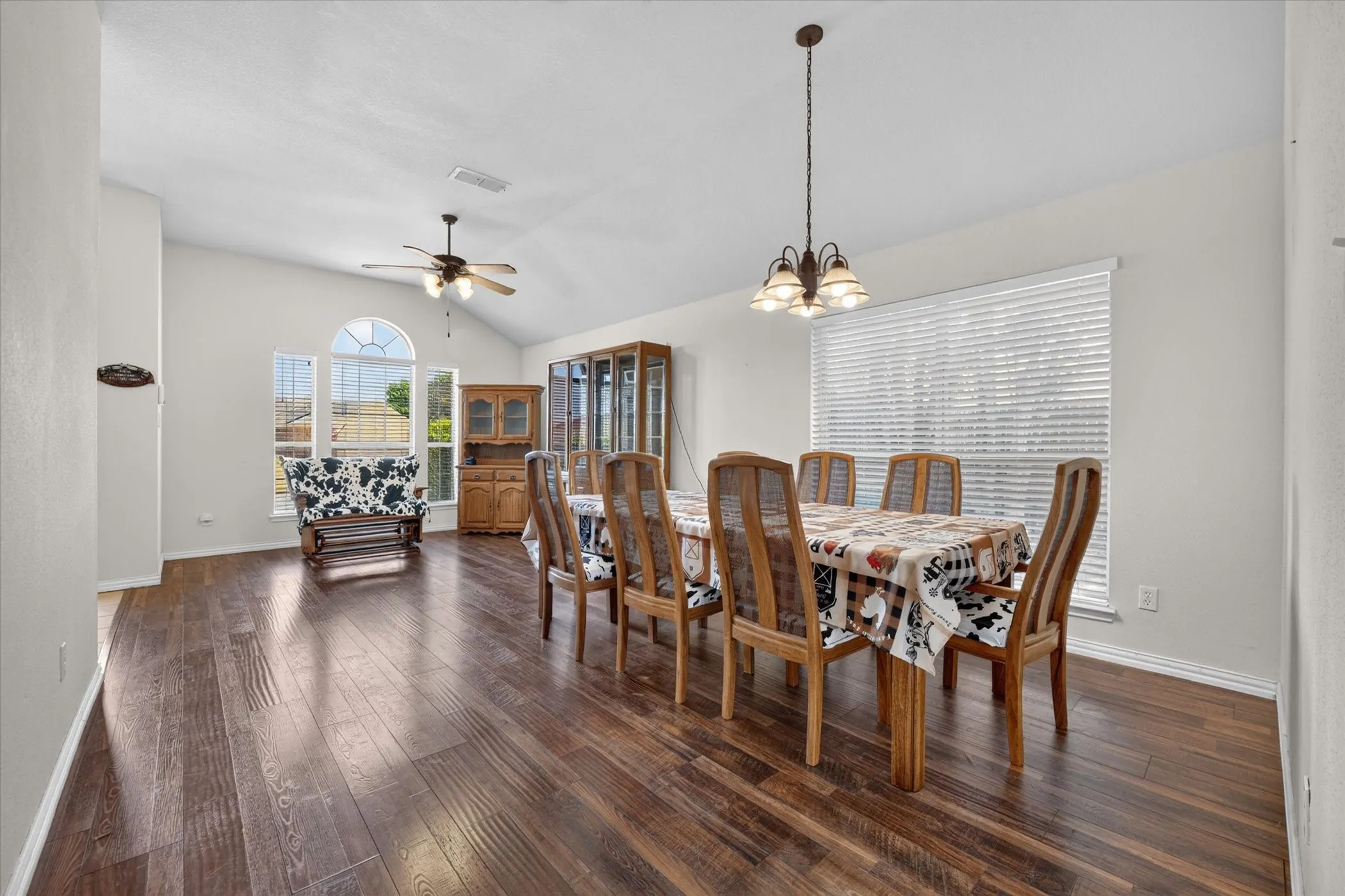 Single Family Residence For Sale in Tarrant County , 1144 Park Glen, Crowley, Texas 76036, 4 Bedroom, 2 Bathroom, 2 Garage spaces, 1,920 Sqft, built in 2003, mls#21360652, Real Estate Agent in Crowley, Homes For Sale in Tarrant county, Homes For Sale in Crowley, Realtor in Crowley Texas, Real Estate Brokerage Independent Realty Texas, Luminita Cordes Realtor