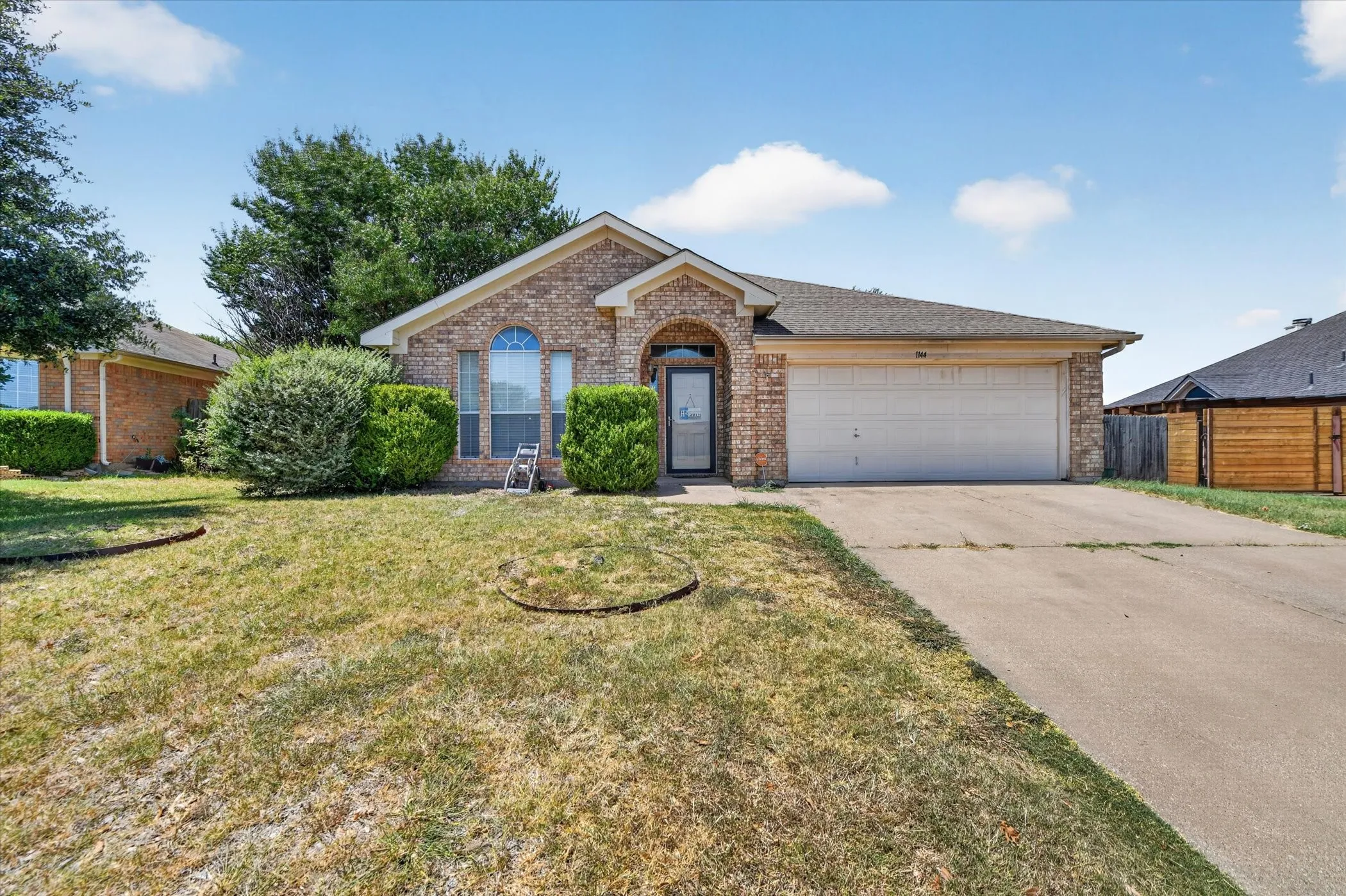 Single Family Residence For Sale in Tarrant County , 1144 Park Glen, Crowley, Texas 76036, 4 Bedroom, 2 Bathroom, 2 Garage spaces, 1,920 Sqft, built in 2003, mls#21360652, Real Estate Agent in Crowley, Homes For Sale in Tarrant county, Homes For Sale in Crowley, Realtor in Crowley Texas, Real Estate Brokerage Independent Realty Texas, Luminita Cordes Realtor