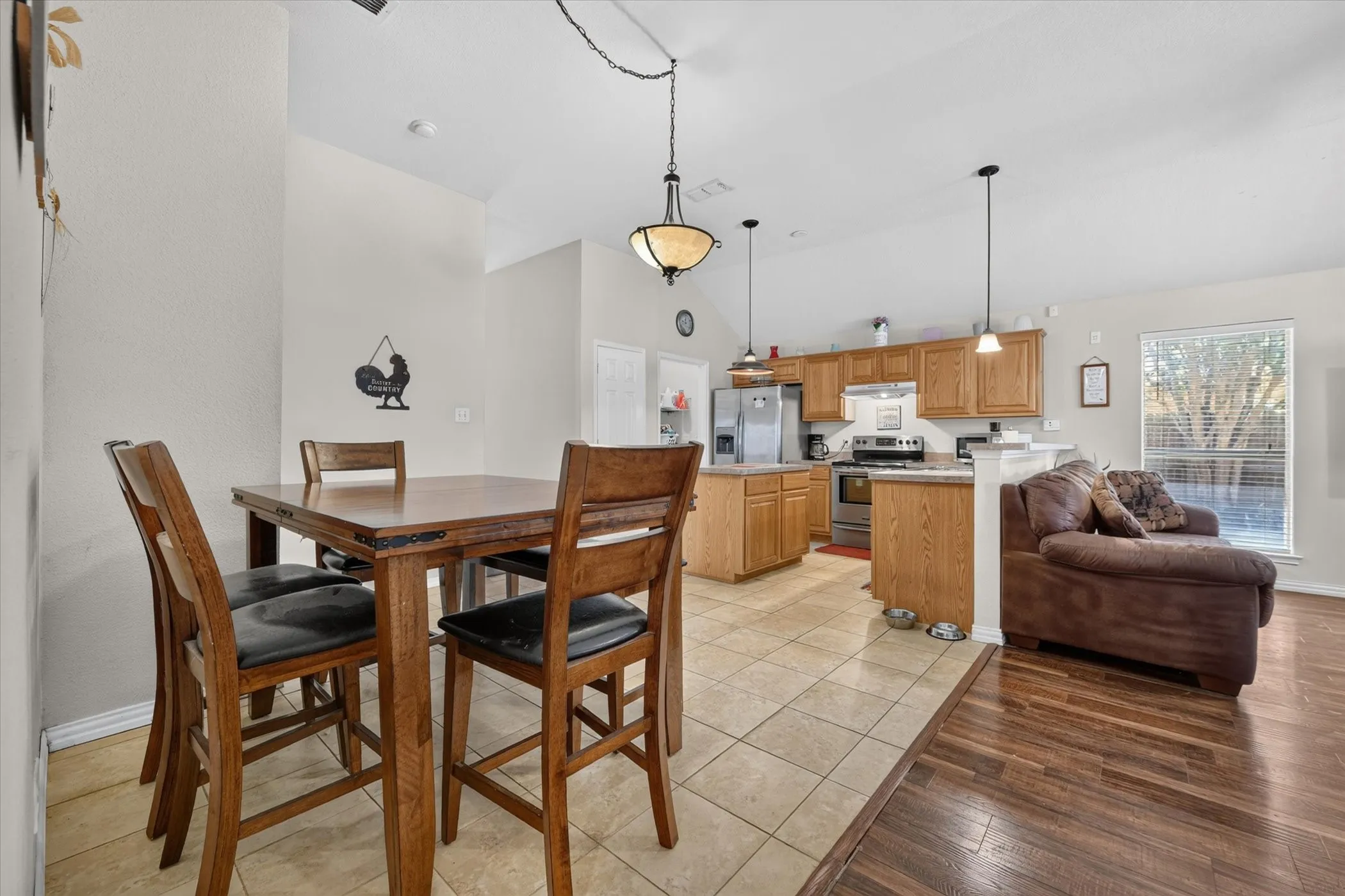 Single Family Residence For Sale in Tarrant County , 1144 Park Glen, Crowley, Texas 76036, 4 Bedroom, 2 Bathroom, 2 Garage spaces, 1,920 Sqft, built in 2003, mls#21360652, Real Estate Agent in Crowley, Homes For Sale in Tarrant county, Homes For Sale in Crowley, Realtor in Crowley Texas, Real Estate Brokerage Independent Realty Texas, Luminita Cordes Realtor