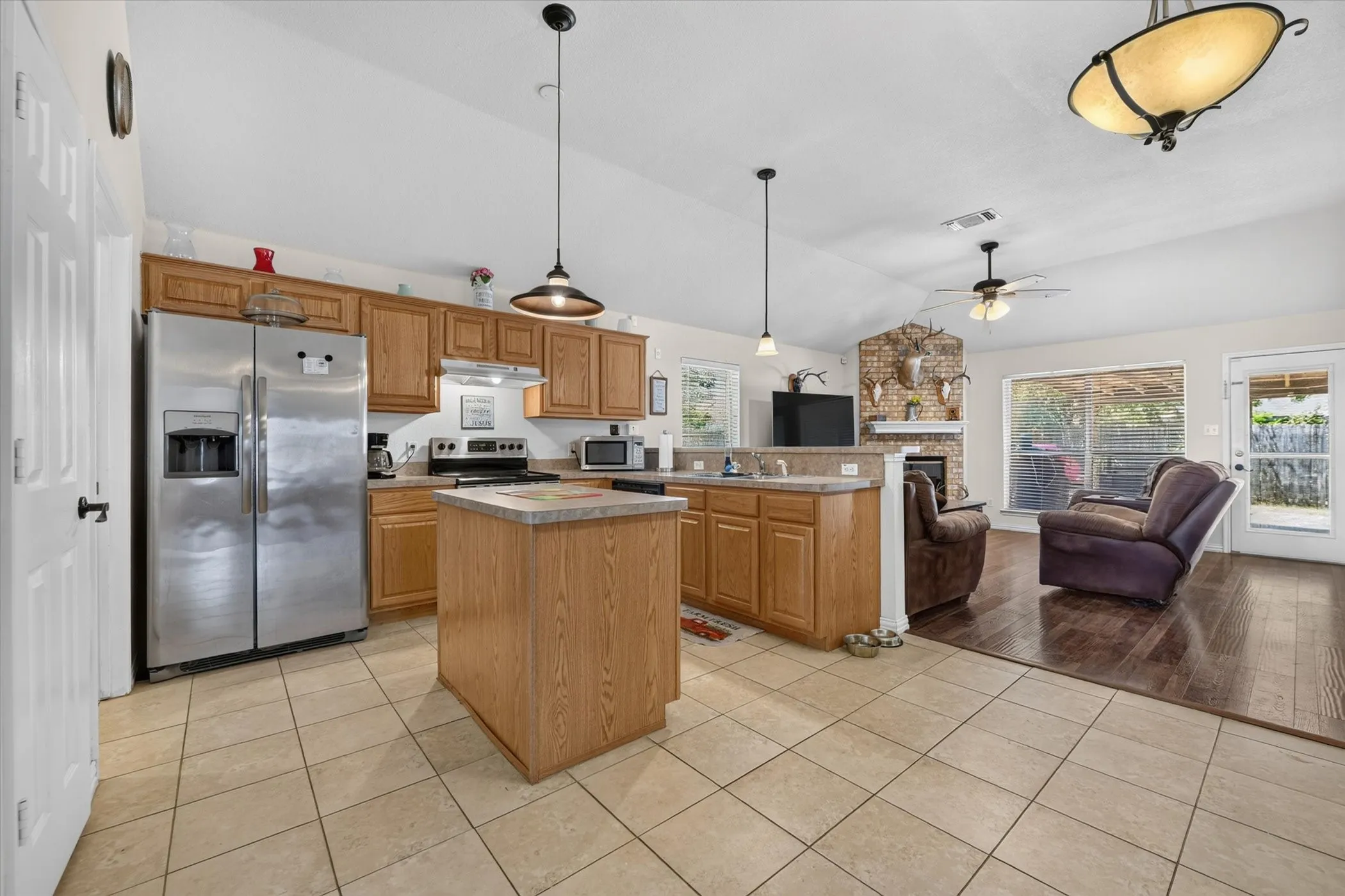 Single Family Residence For Sale in Tarrant County , 1144 Park Glen, Crowley, Texas 76036, 4 Bedroom, 2 Bathroom, 2 Garage spaces, 1,920 Sqft, built in 2003, mls#21360652, Real Estate Agent in Crowley, Homes For Sale in Tarrant county, Homes For Sale in Crowley, Realtor in Crowley Texas, Real Estate Brokerage Independent Realty Texas, Luminita Cordes Realtor
