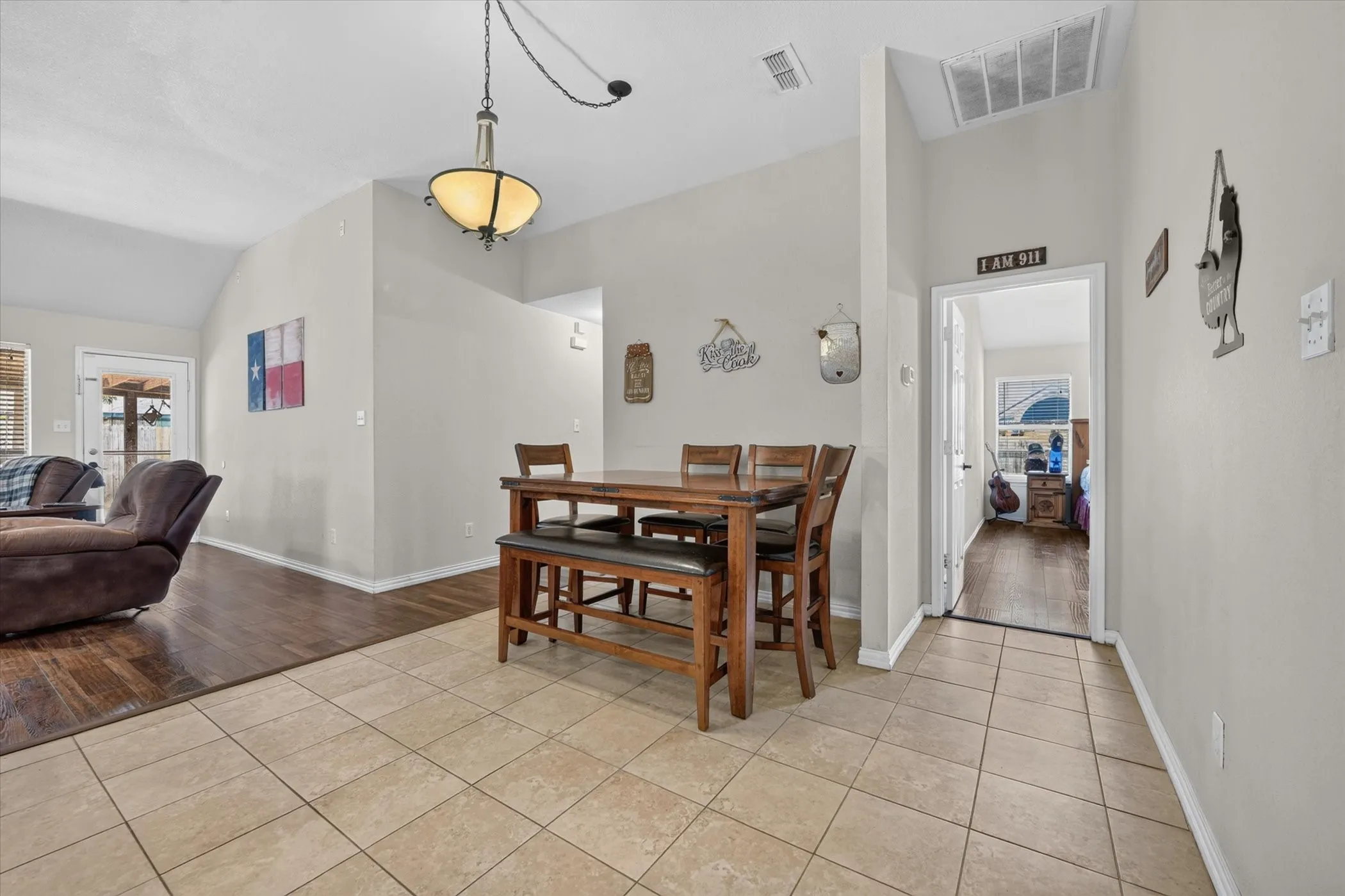 Single Family Residence For Sale in Tarrant County , 1144 Park Glen, Crowley, Texas 76036, 4 Bedroom, 2 Bathroom, 2 Garage spaces, 1,920 Sqft, built in 2003, mls#21360652, Real Estate Agent in Crowley, Homes For Sale in Tarrant county, Homes For Sale in Crowley, Realtor in Crowley Texas, Real Estate Brokerage Independent Realty Texas, Luminita Cordes Realtor